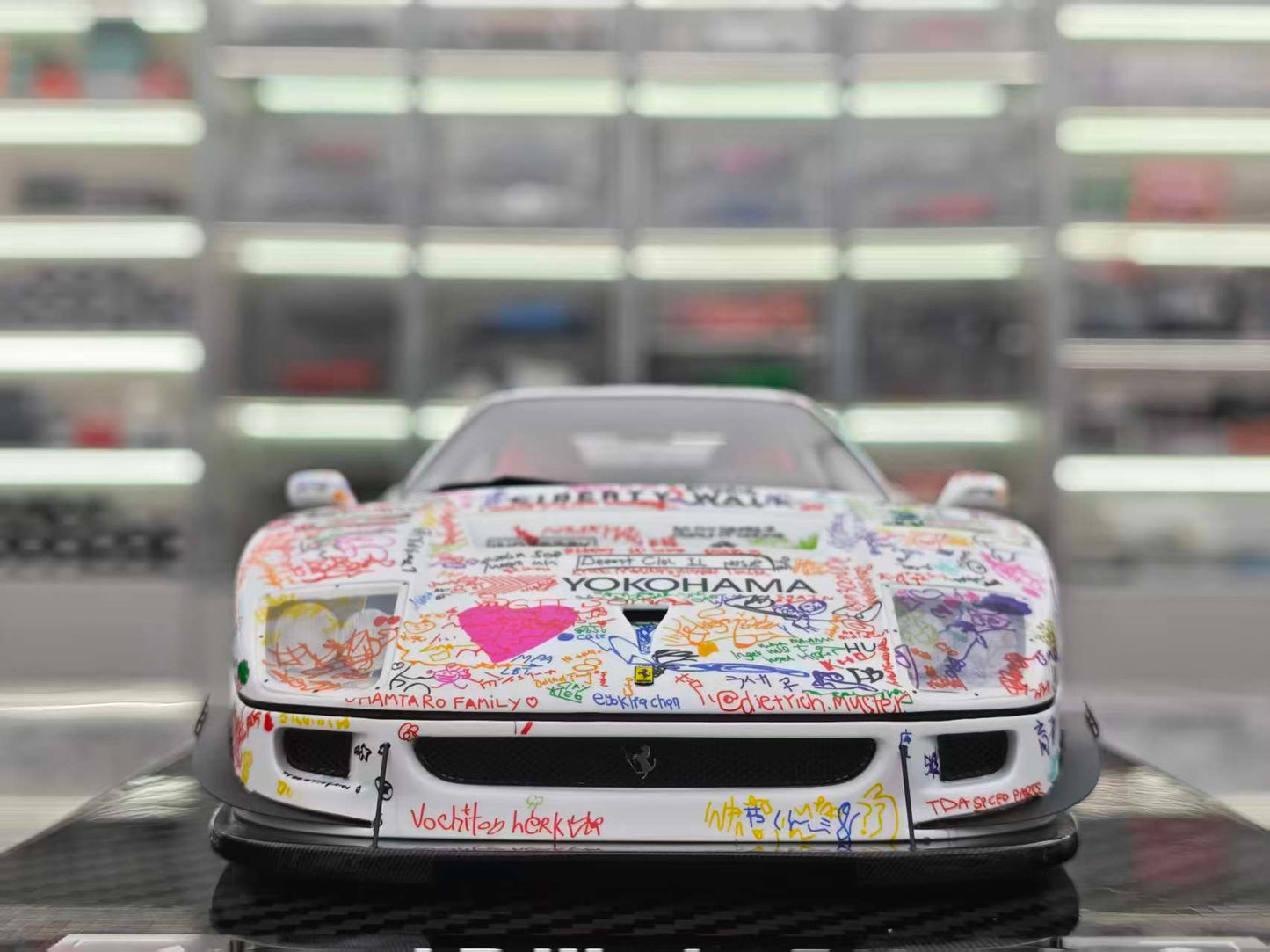 BBA MODEL 1/18 Ferrari F40 with graffiti carbon base BBA032