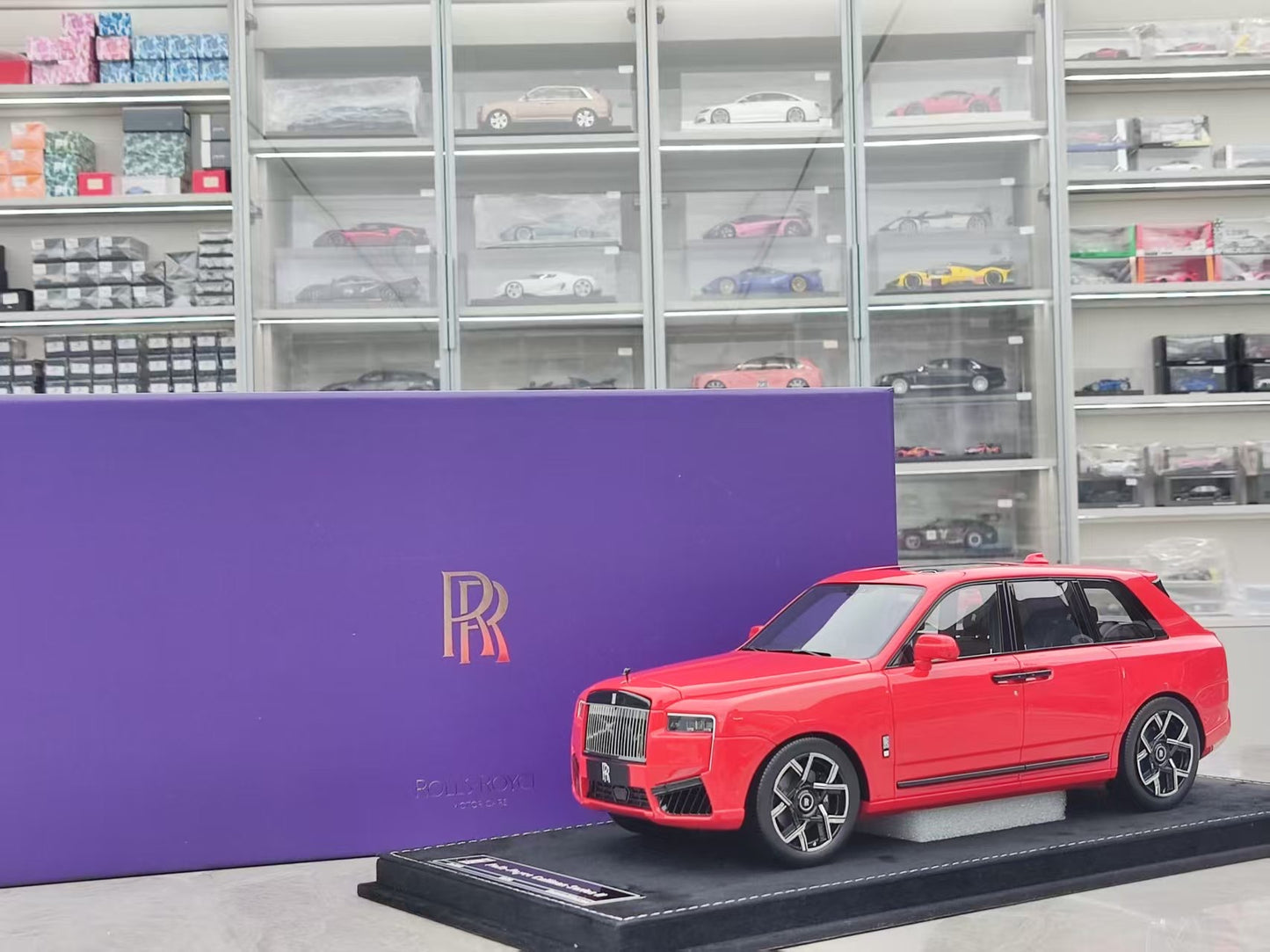 HH Model 1/18 Rolls-Royce Cullinan Series II Phoenix Red HH541