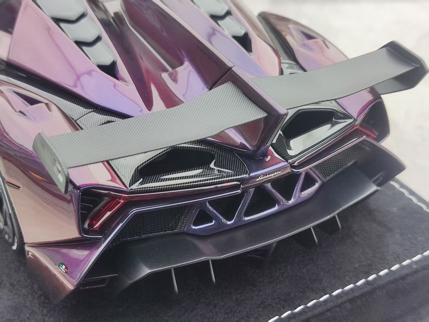 HH Model 1/18 Lamborghini Veneno Roadster, Chameleon Purple HH562