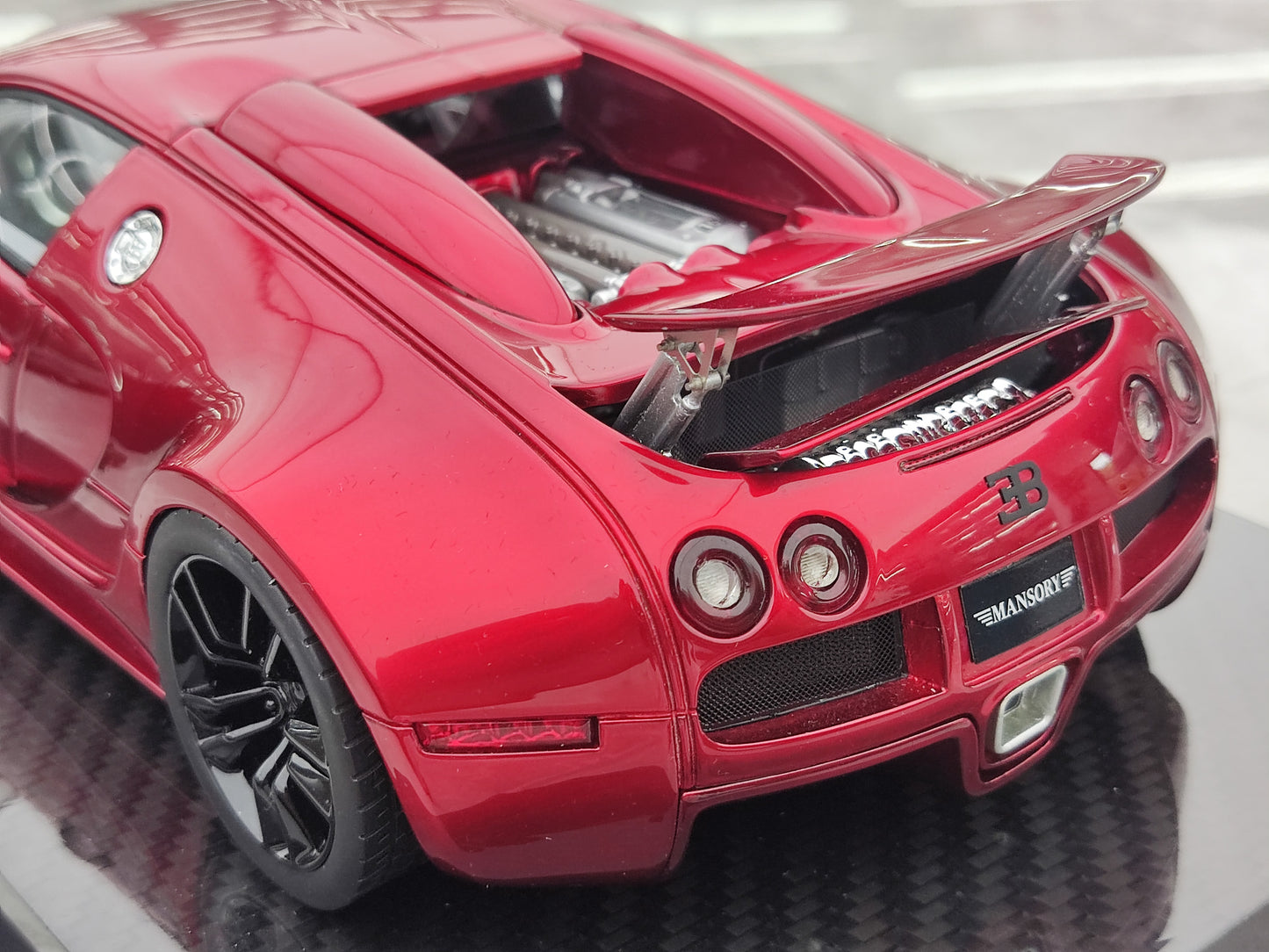 UU 1/18 Bugatti Veyron Electroplated Red Resin Car Model JS-UU003