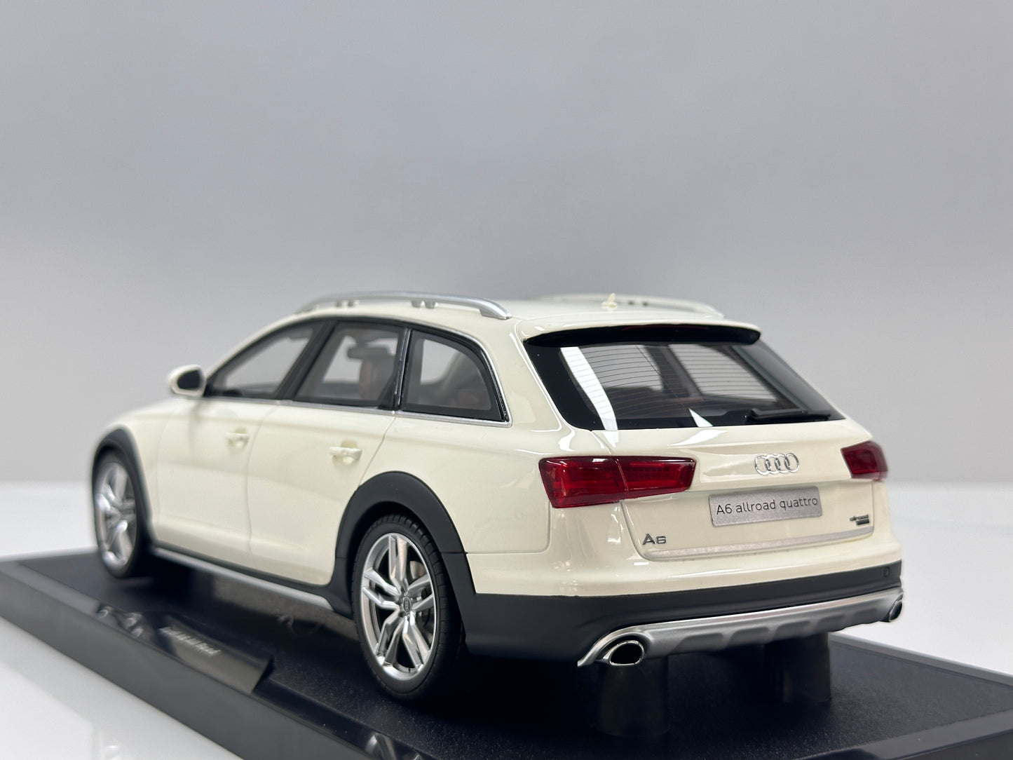 OTTO 1/18 Audi A6 C7 Allroad Ibis White OT1286