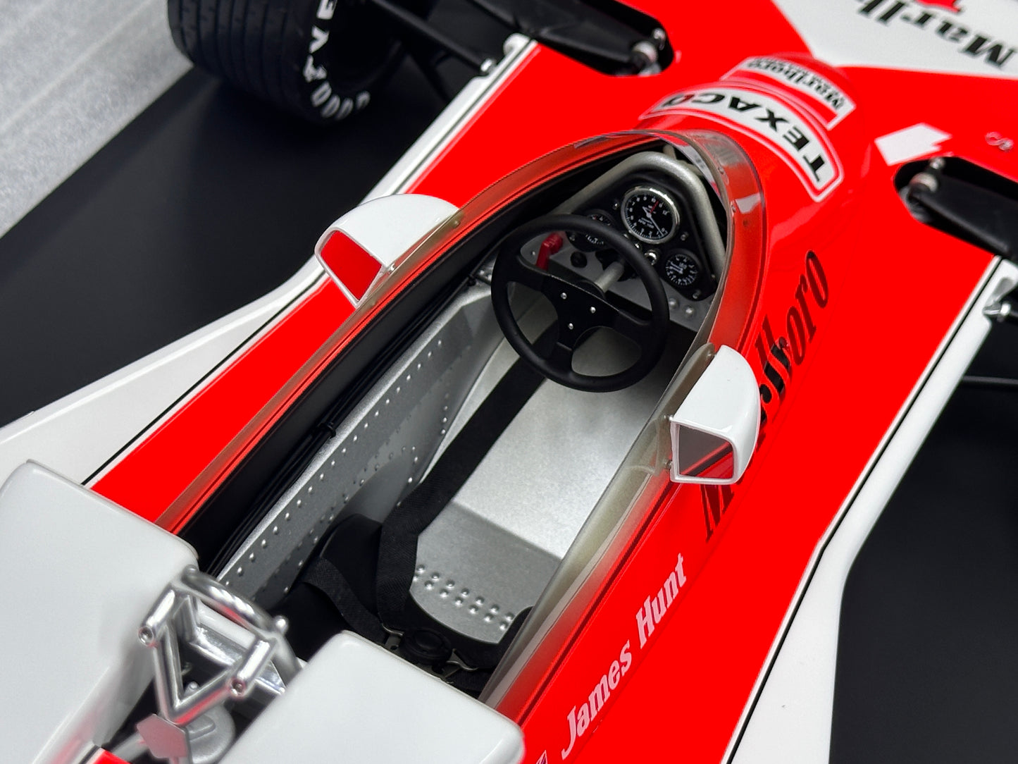 Spark 1/8 McLaren M23 No. 11 (3rd Place, 1976 Japanese GP) – James Hunt – Red & White Livery (08SP263)