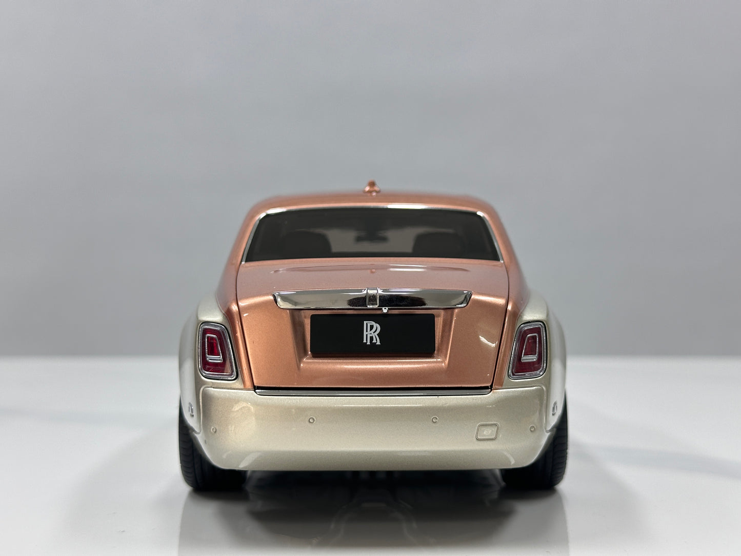 ZP 1/18 Rolls-Royce Phantom VIII Rose Gold/Champagne Gold ZP121