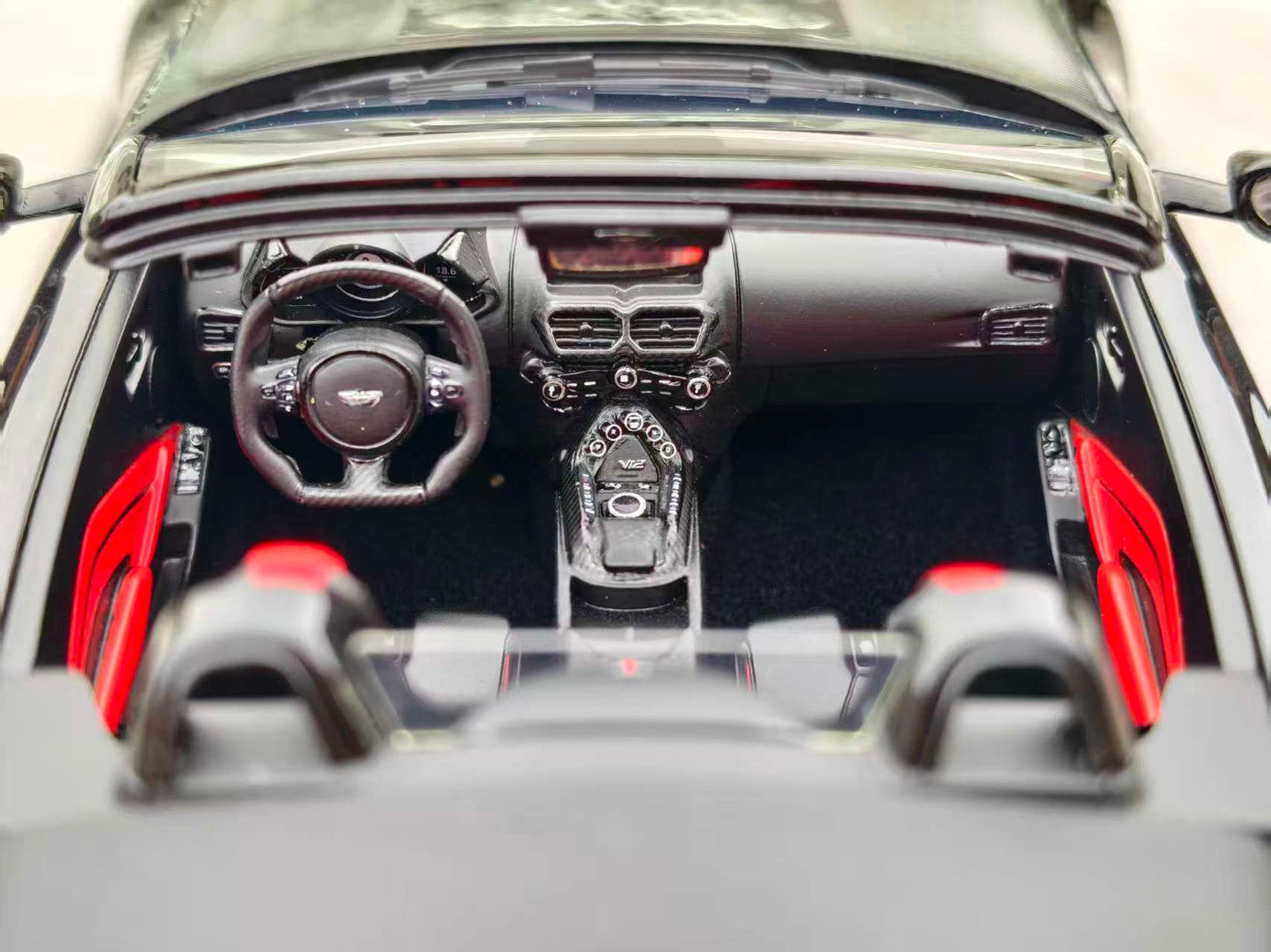 GT Spirit 1/18 ASTON MARTIN V12 VANTAGE6 GT923