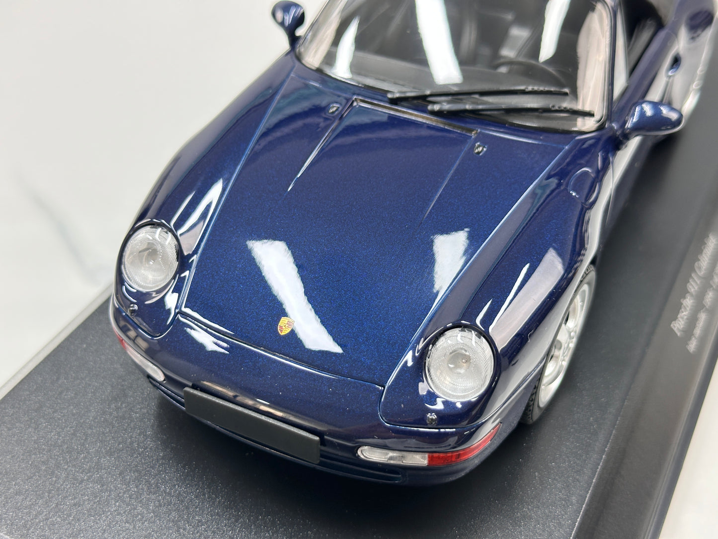 MINICHAMPS 1/18 Porsche 911 (993) Cabriolet Metallic Blue (155061130)