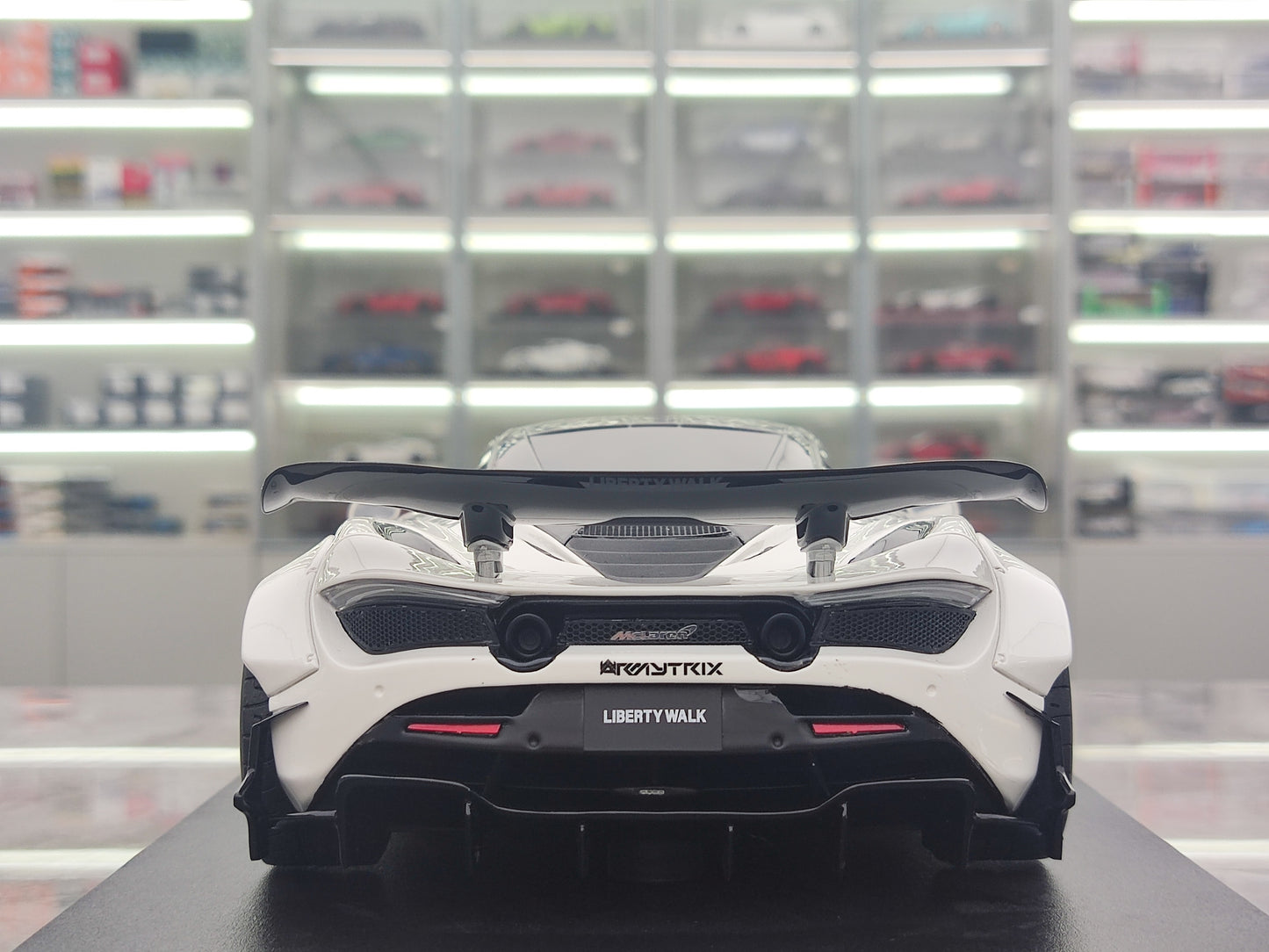 GT Spirit 1/18 McLaren 720S Blanka Simulada Modelaŭto CLDC040