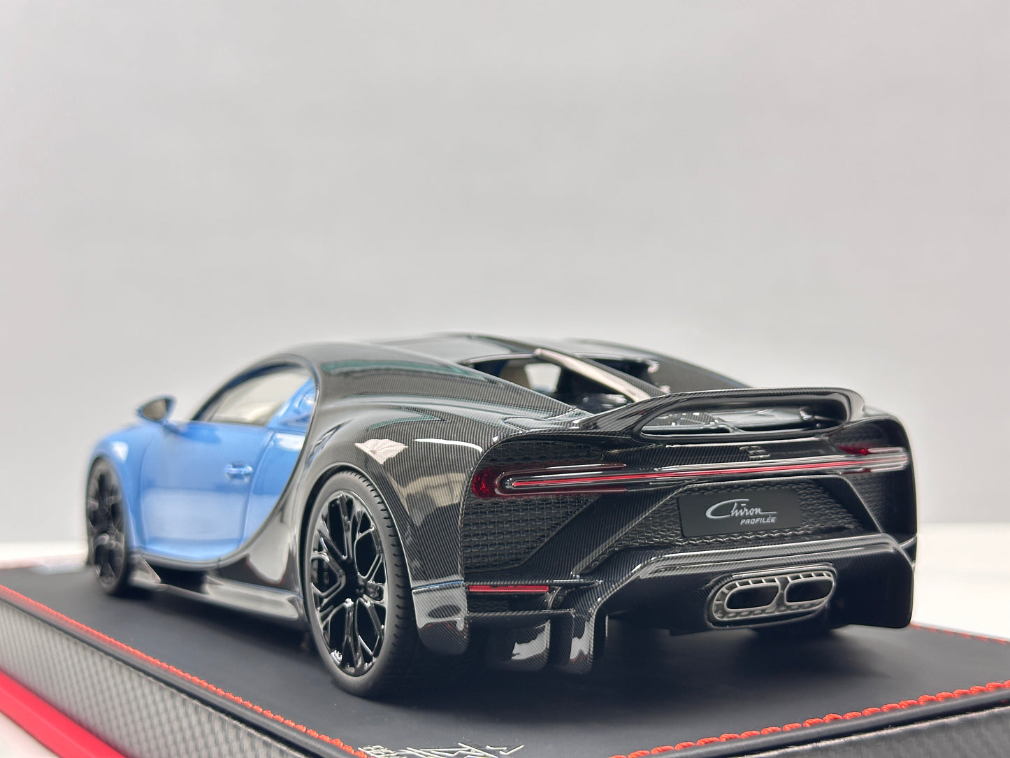 BBA MODEL 1/18 Bugatti Chiron Profilée – Ice Blue (BBA071)