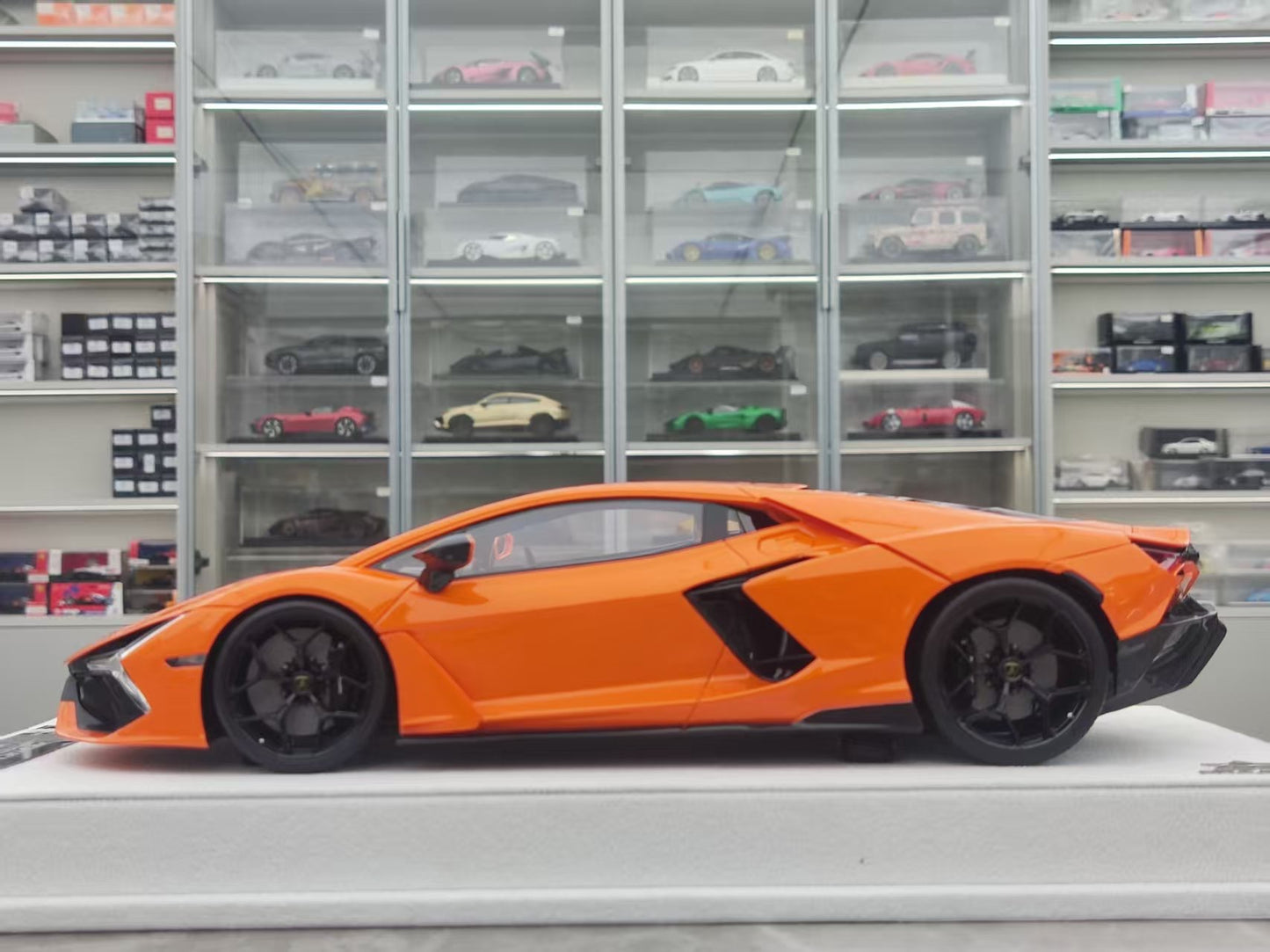 BBA MDOEL 1/18 Lamborghini Revuelto the new generation Aventador orange BBA060