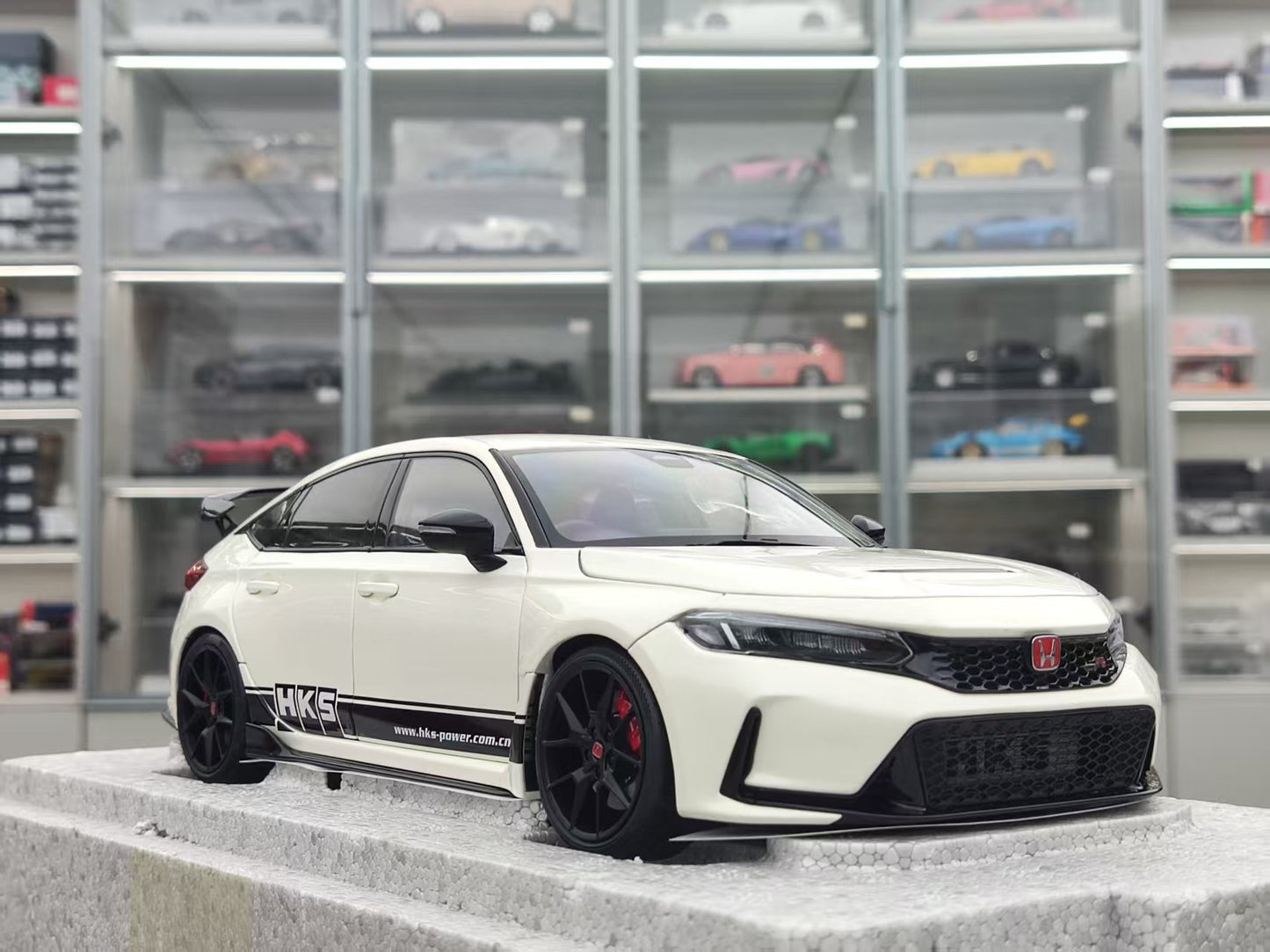MOTORHELIX 1/18 Honda Civic Type R (FL5) HKS Livery Champion White MH350