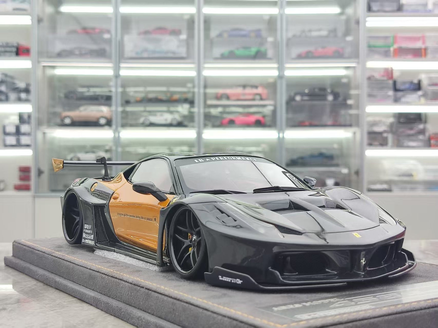 ARES MODEL 1/18 Ferrari 458 GT Carbon Black/Gold ARES012