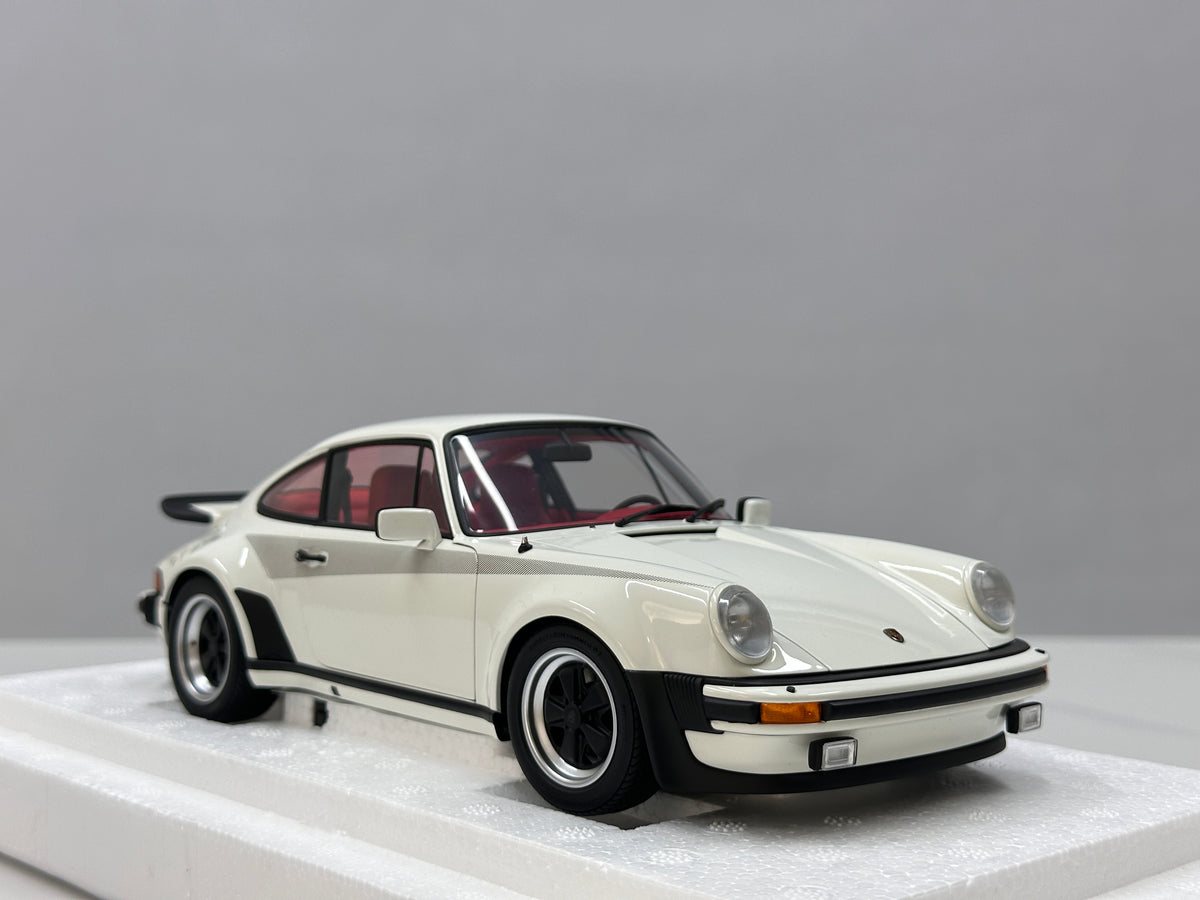 AUTOart 1/18 Porsche 911 (930) Turbo 3.0 White 78113