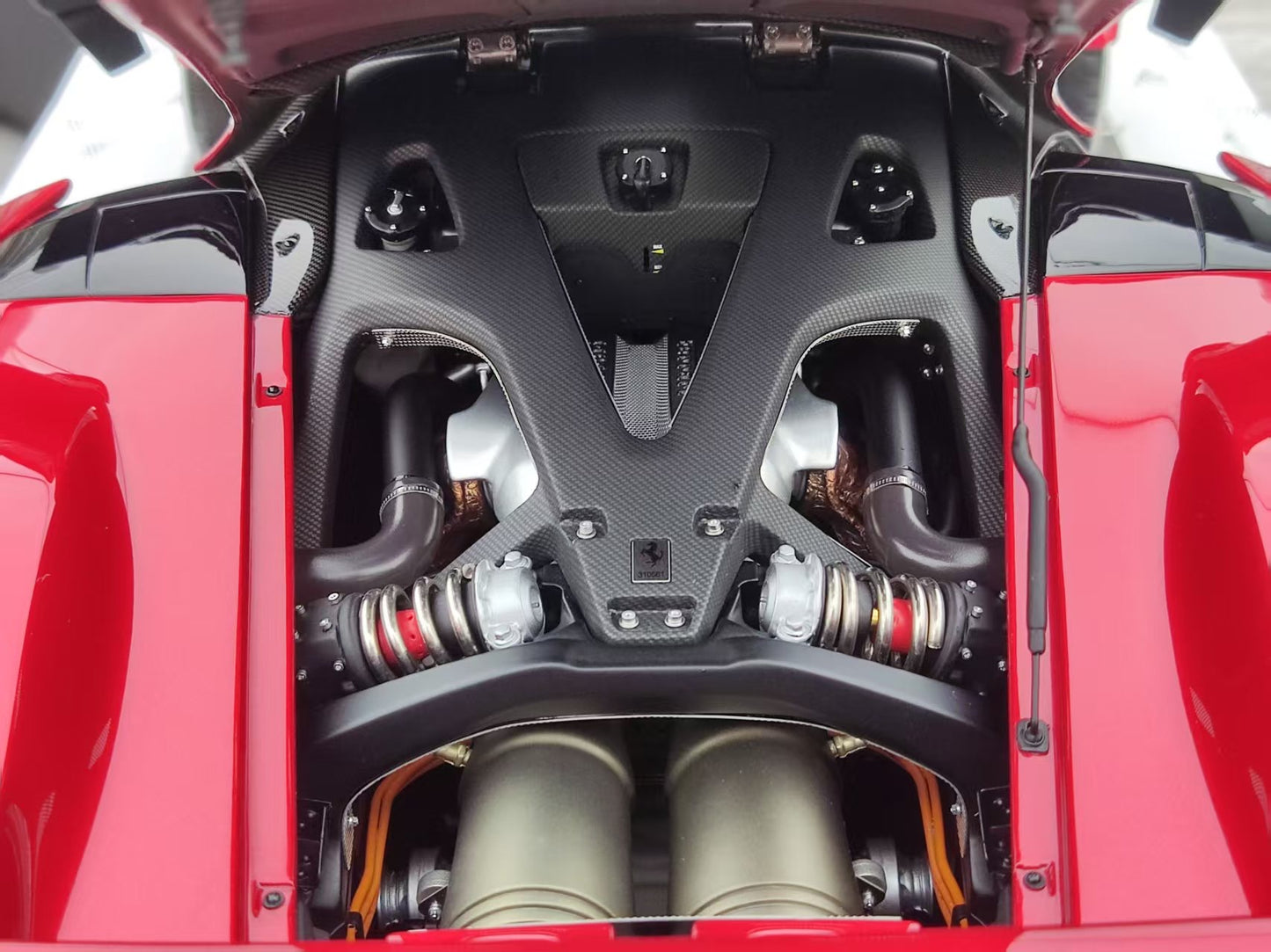 Amalgam 1/8 Ferrari F80 (2024) Red M6324-SC1-14