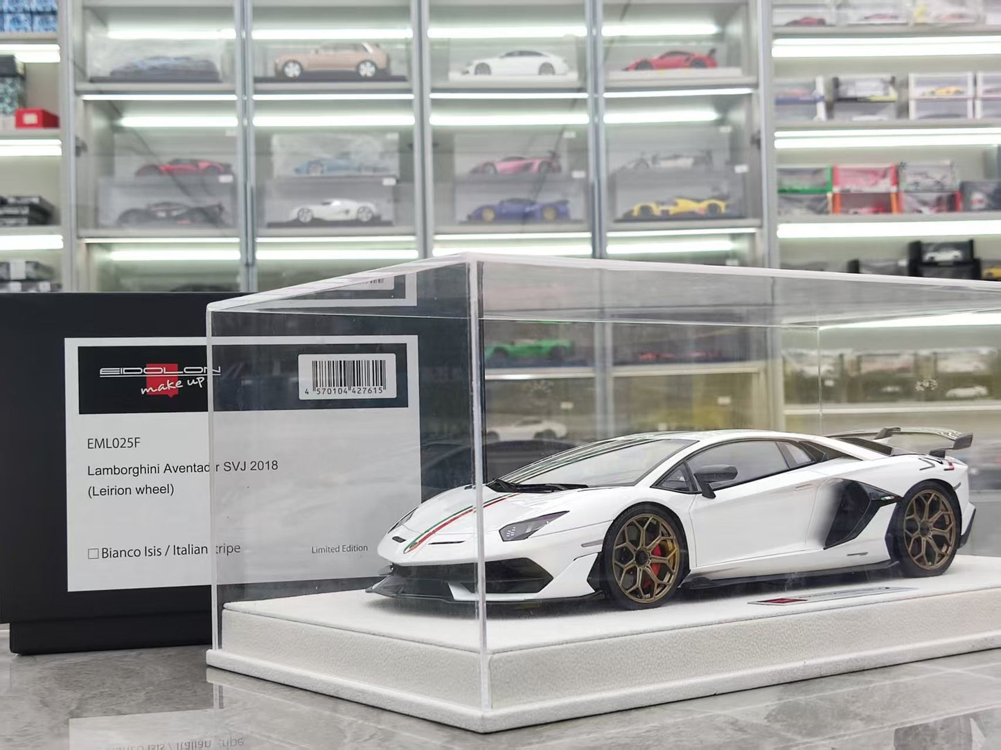 MAKEUP 1/18 Lamborghini Aventador SVJ White EML025F