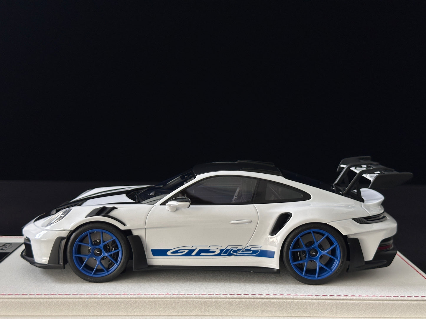 GH MODEL 1/18 Porsche 992 GT3RS Sky Grey GH015