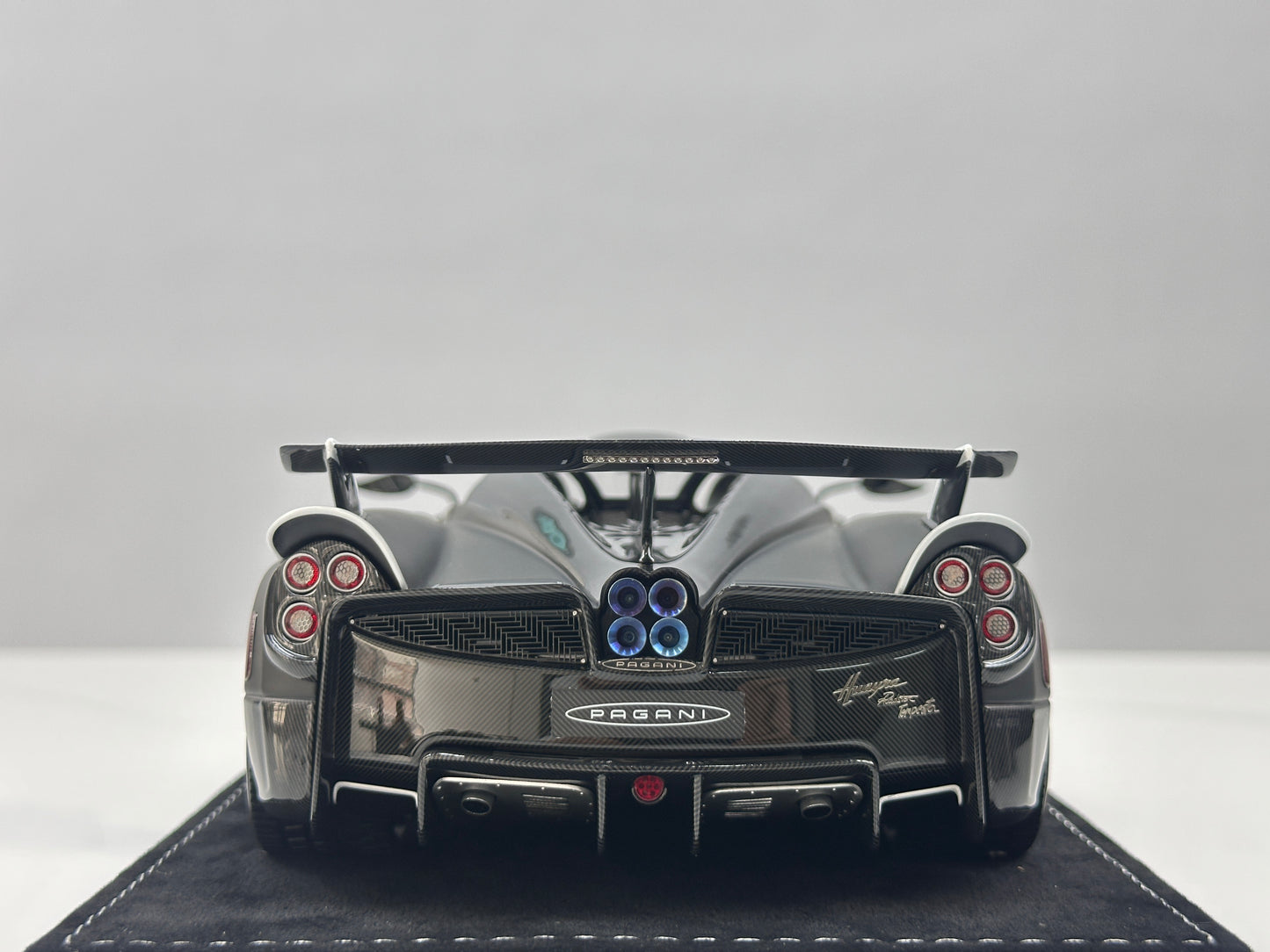 HH Model 1/18 Pagani Huayra Matte Black Carbon HH663