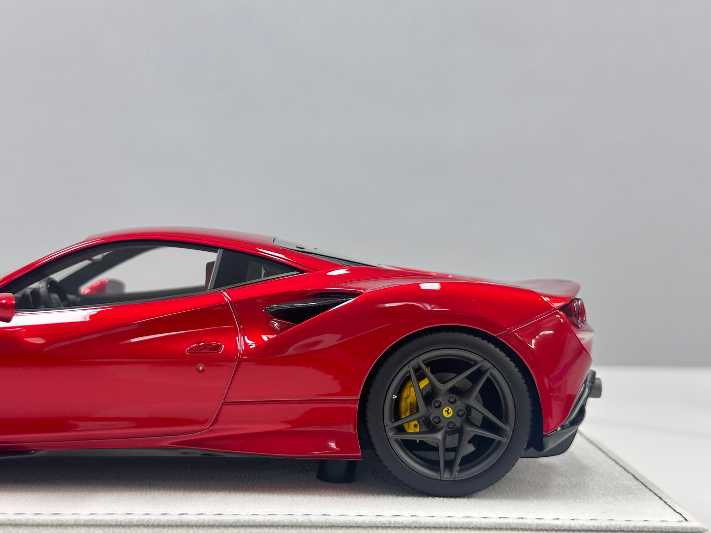 GH MODEL 1/18 Ferrari F8 Tributo Metallic Red GH022