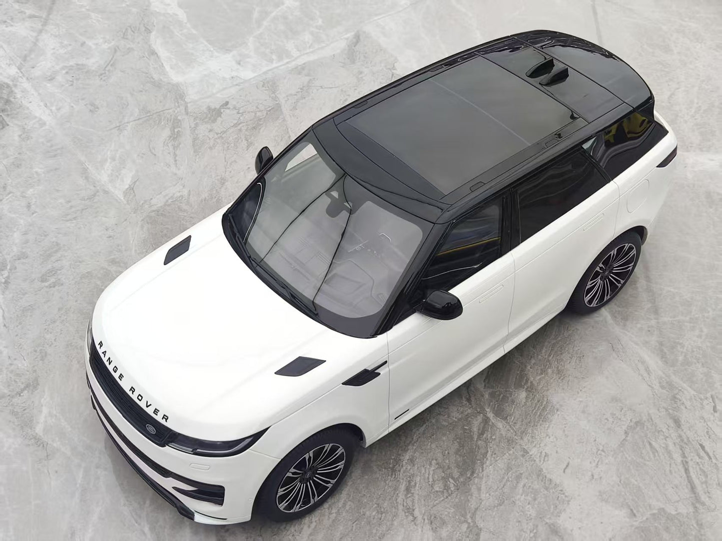 GT Spirit 1/12 Land Rover Sport P510E White GT553