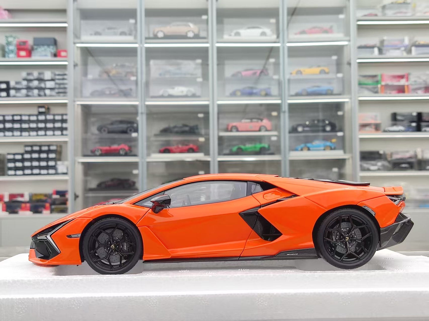 LCD 1/18 Lamborghini Revuelto Alloy Full Opening Orange LCD18026-OR
