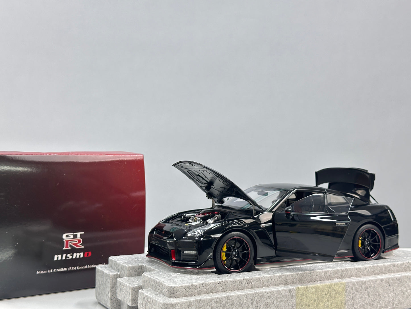 MOTORHELIX 1/18 Nissan GT-R NISMO (R35) Special Edition 2022 – Meteor Flake Black (MH379)
