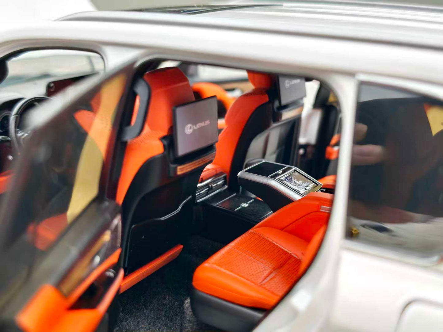 LCD 1/18 Lexus LX600 White Diecast Car Model LCD121