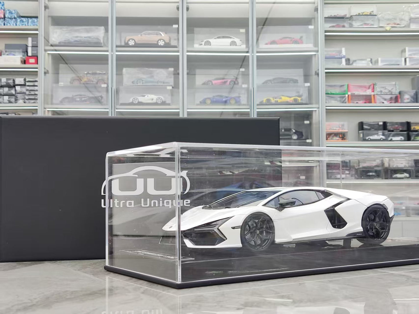 UU 1/18 Lamborghini Revuelto Limited Edition Diecast Model Car