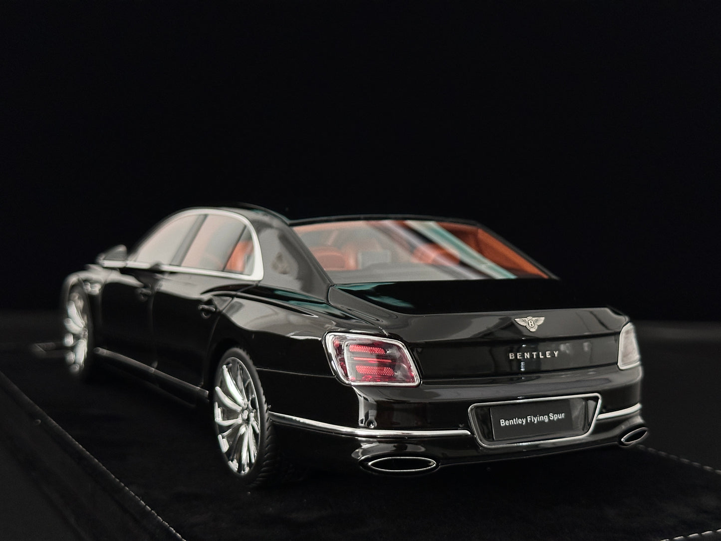 HH Model 1/18 Bentley Flying Spur Diamond Black HH627