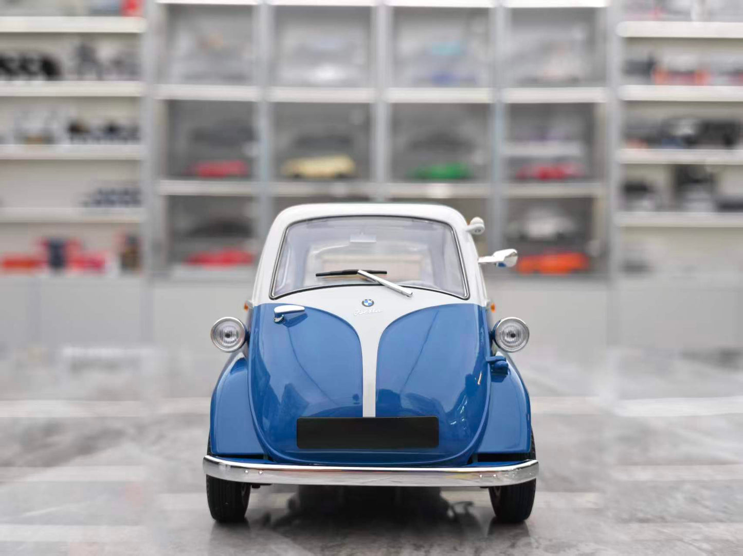 MINICHAMPS 1:18 BMW ISETTA -1955 Blue 110024000