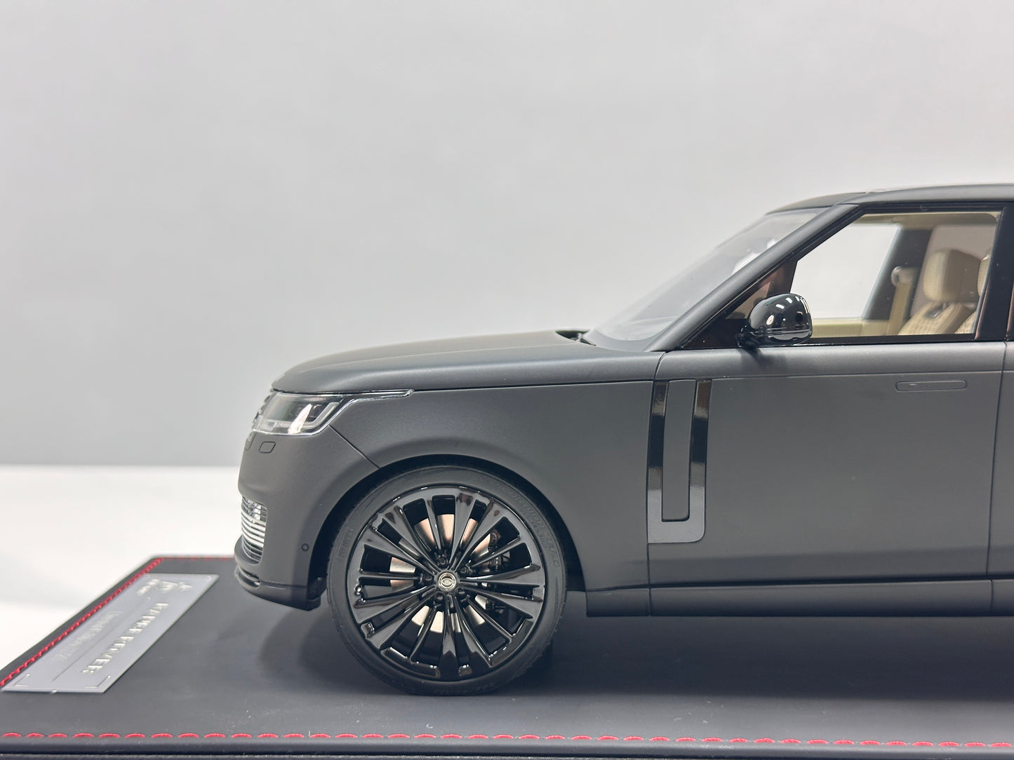 BBA Model 1:18 Land Rover Range Rover Autobiography — Matte Black (BBA068)