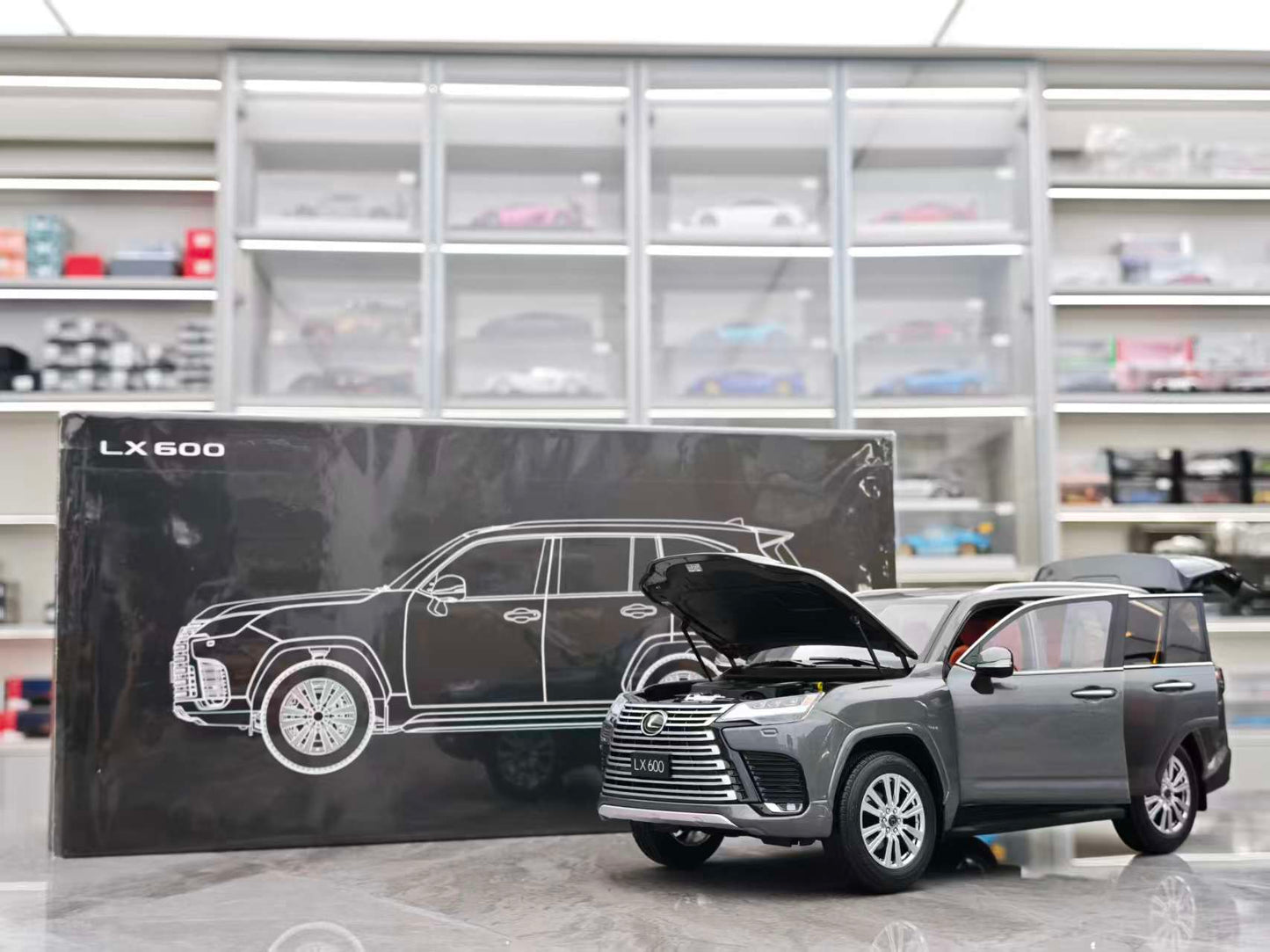 LCD 1/18 Lexus LX600 Gray LCD18021-GR
