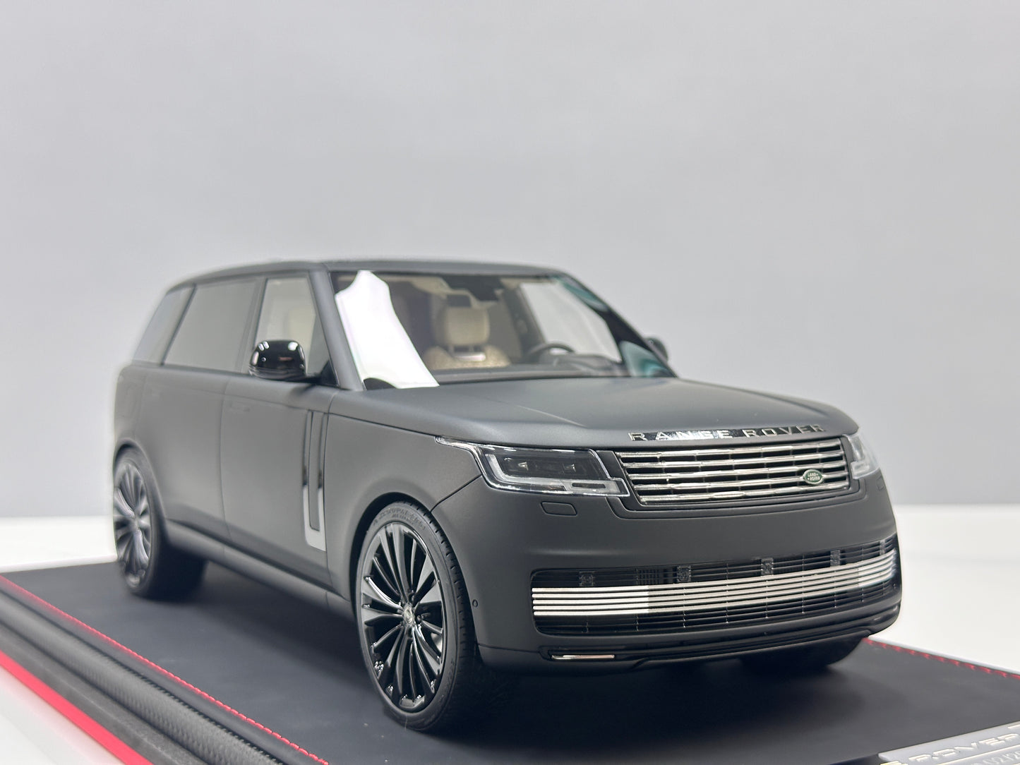 BBA Model 1:18 Land Rover Range Rover Autobiography — Matte Black (BBA068)