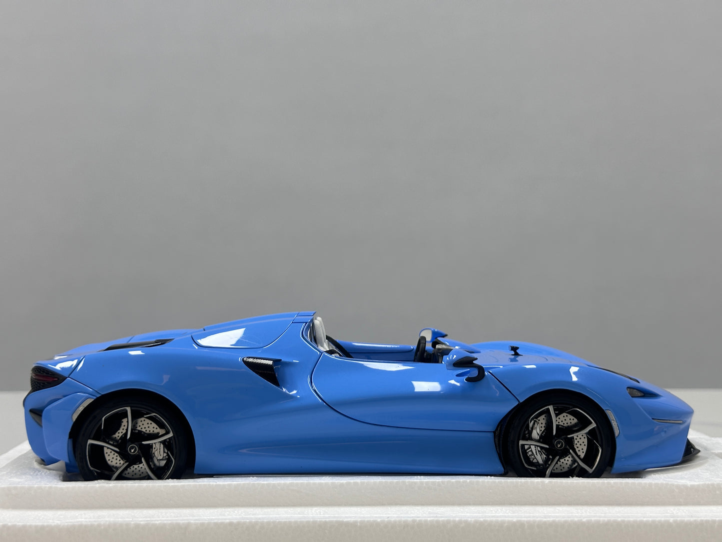 LCD 1/18 McLaren Elva Diecast Model – Sky Blue (LCD18015-BU)