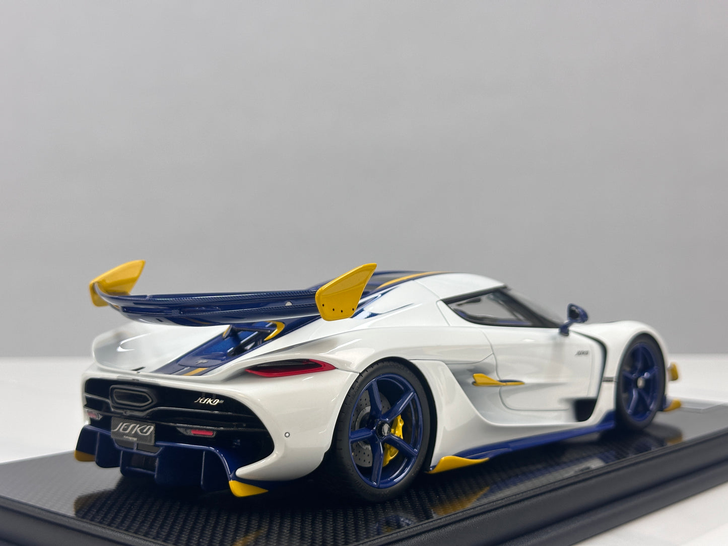 FrontiArt 1/18 Koenigsegg Jesko Pearl White FA200