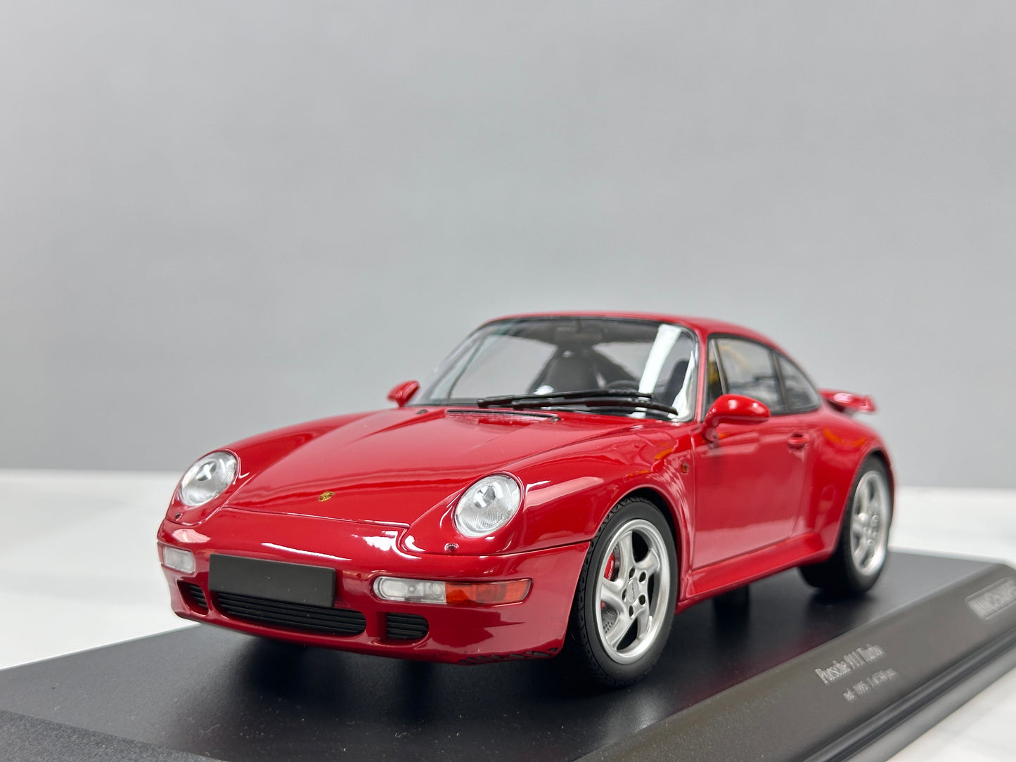MINICHAMPS 1/18 Porsche 911 (993) Turbo (1995) Red 155061170