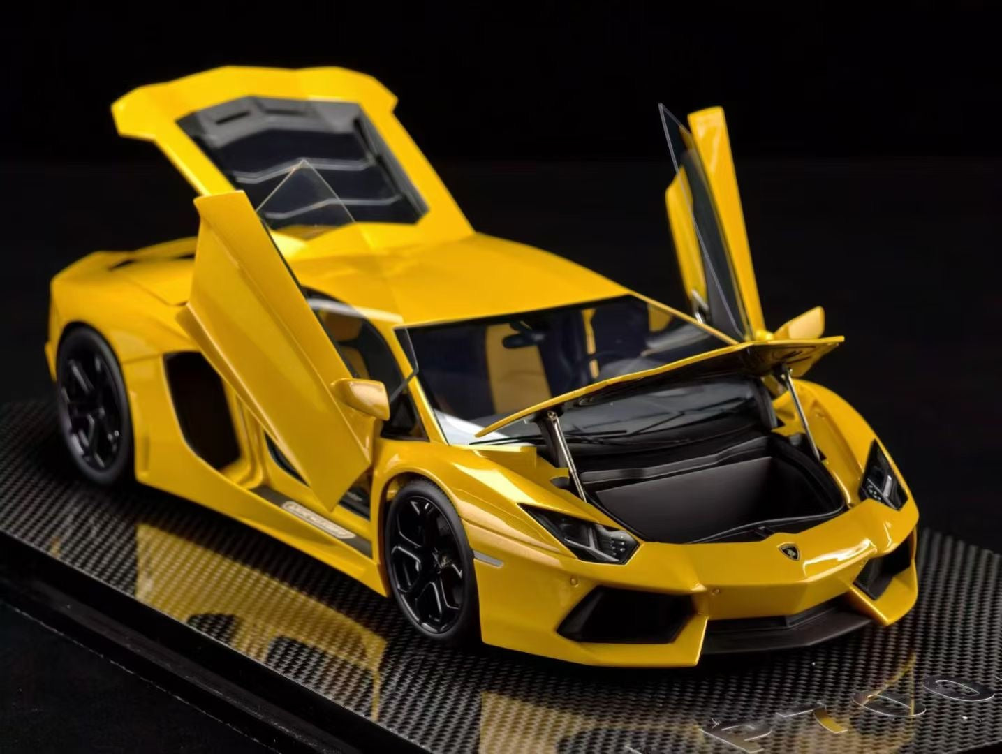 MCM Model 1/18 Lamborghini LP700 Resin Full Open