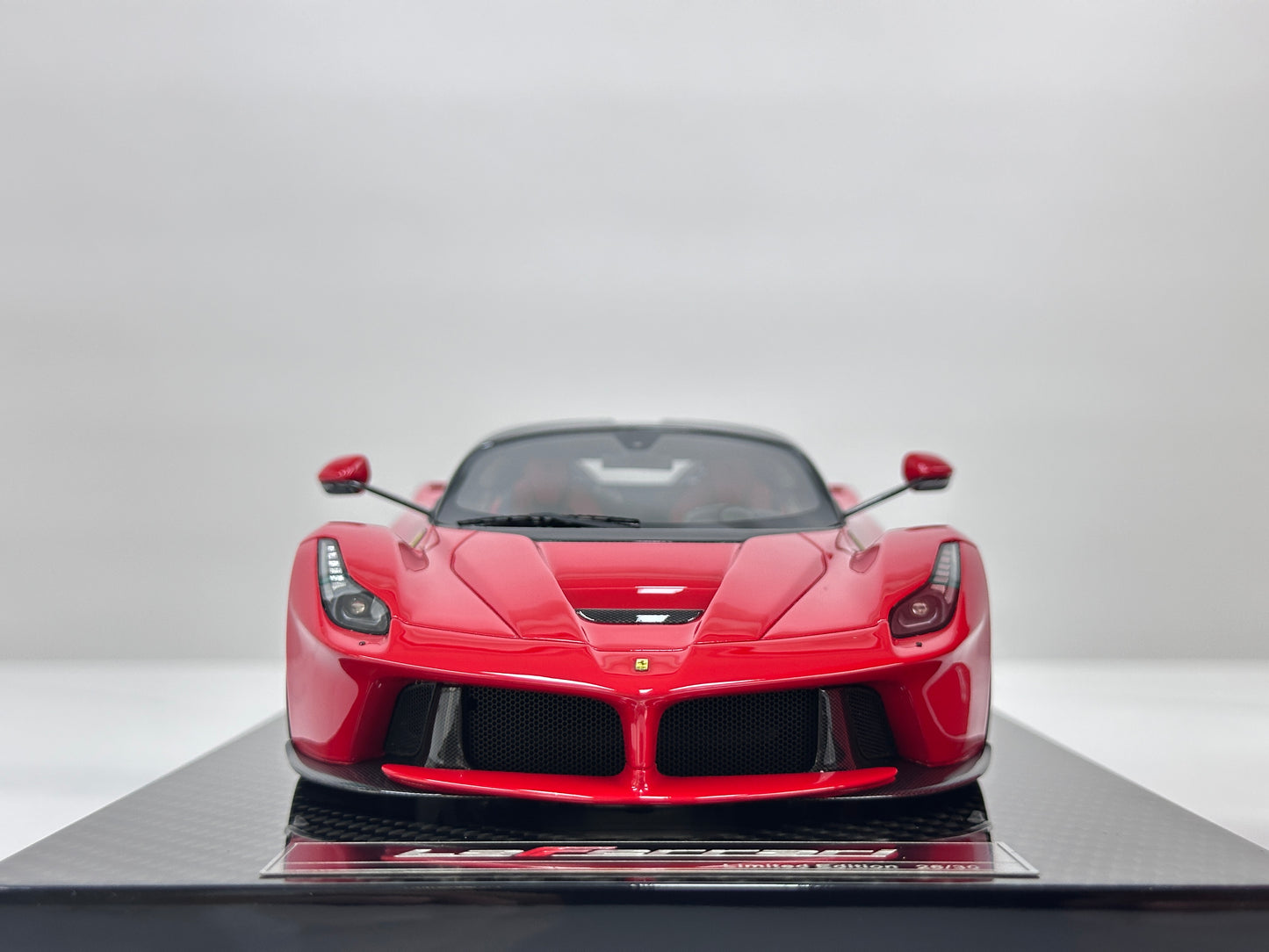 GAVIN + ZigzagYoungste 1:18 Ferrari LaFerrari – Standard Red (GA007)