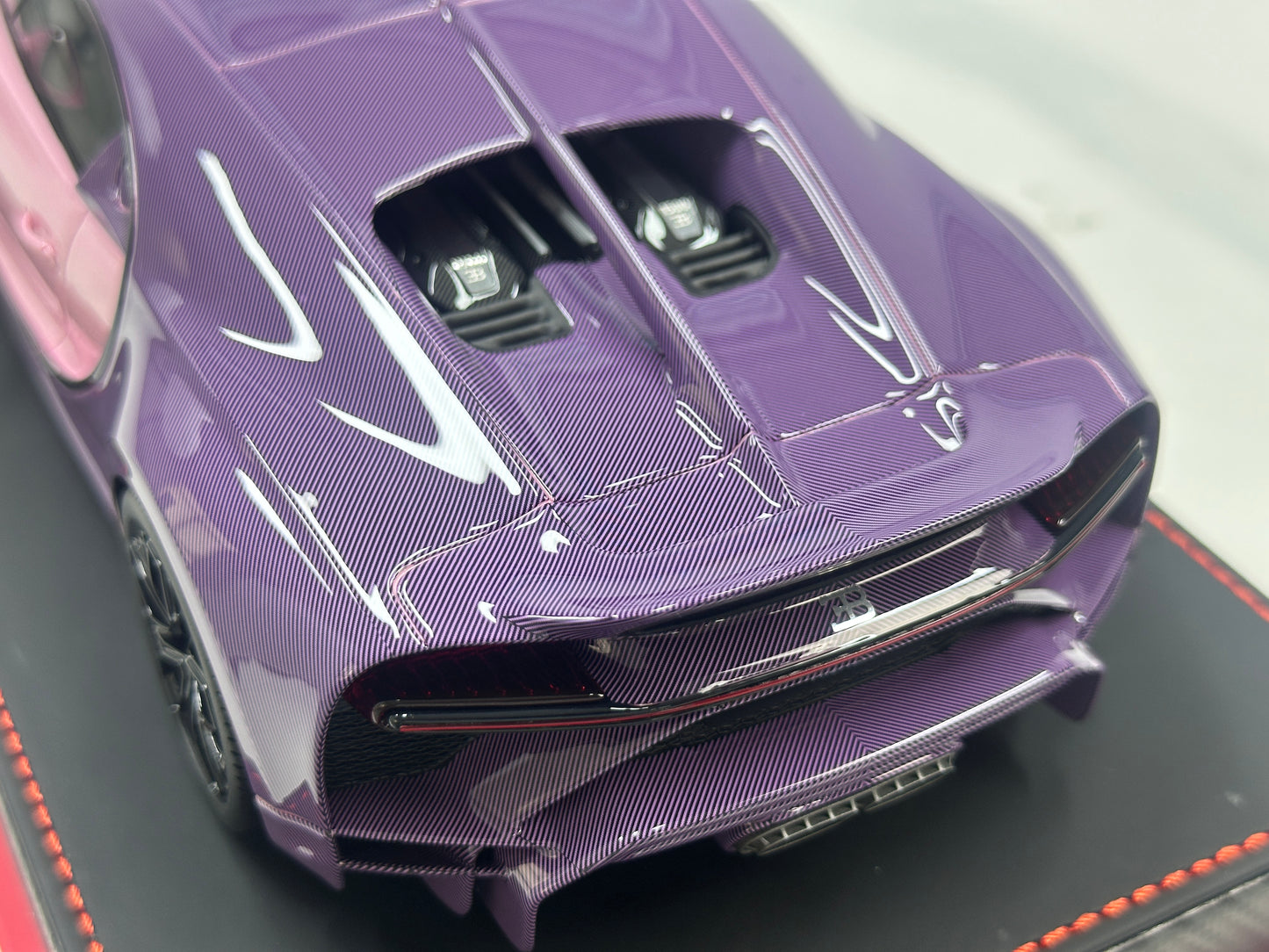 BBA MODEL 1/18 Bugatti Chiron Profilee in Girly Pink BBA074