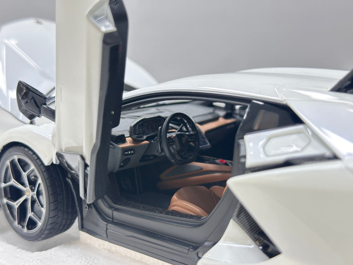 LCD 1/18 Lamborghini Revuelto – Die-cast Model with Fully Opening Parts – White (LCD18026-WH)