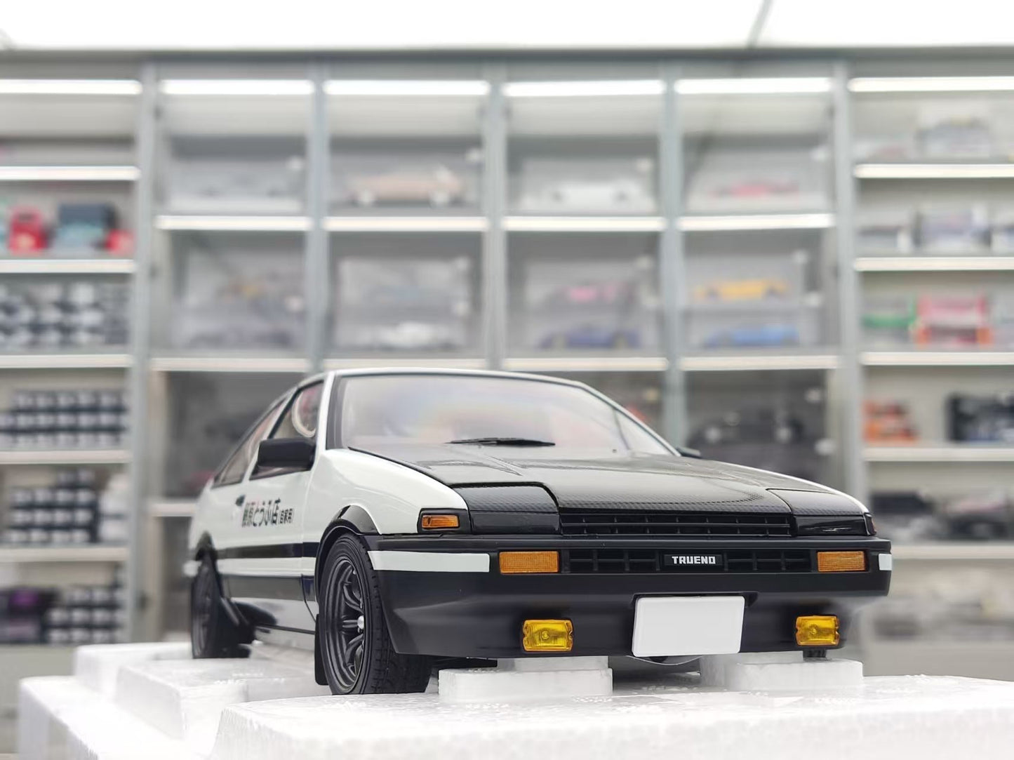 AUTO Art 1/18 Toyota SPRINTER TRUENO (AE86) Initial D Project D Final Version Black and White 78787