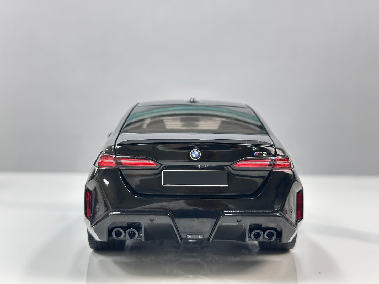 MINICHAMPS 1/18 BMW M5 2024 Metallic Black 110023801
