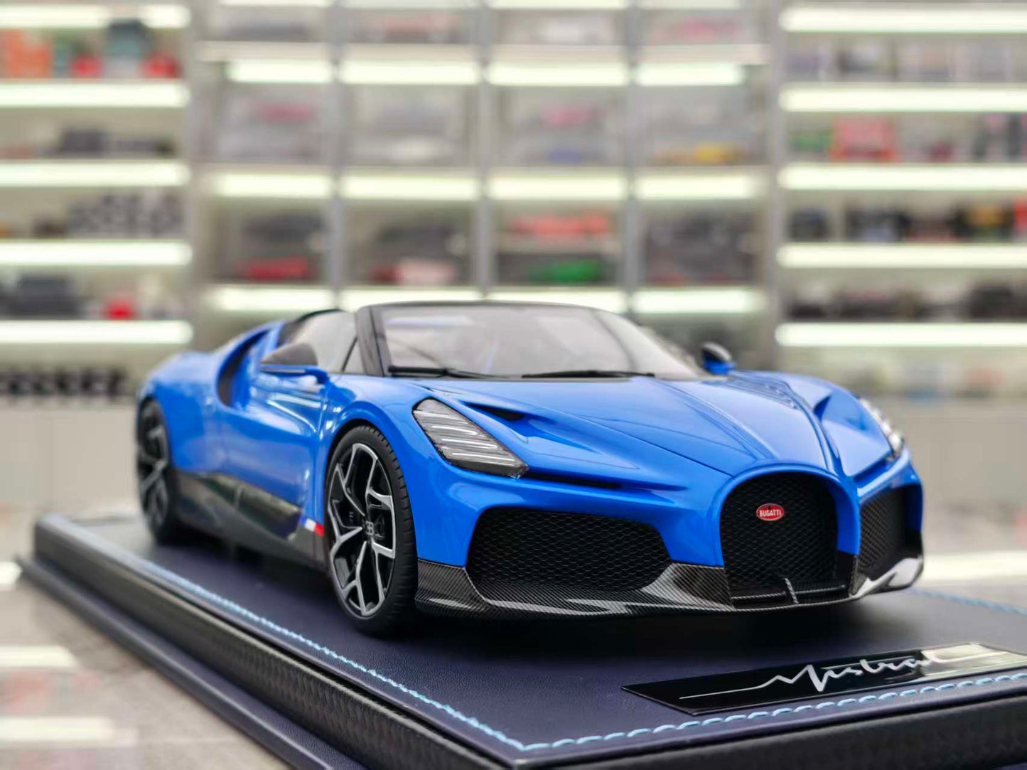 MR 1/18 Bugatti W16 Mistral, Blue, BUG015C
