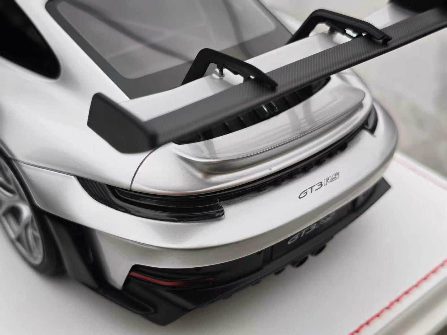 GH MODEL 1/18 Porsche 992 GT3RS GT Silver GH009
