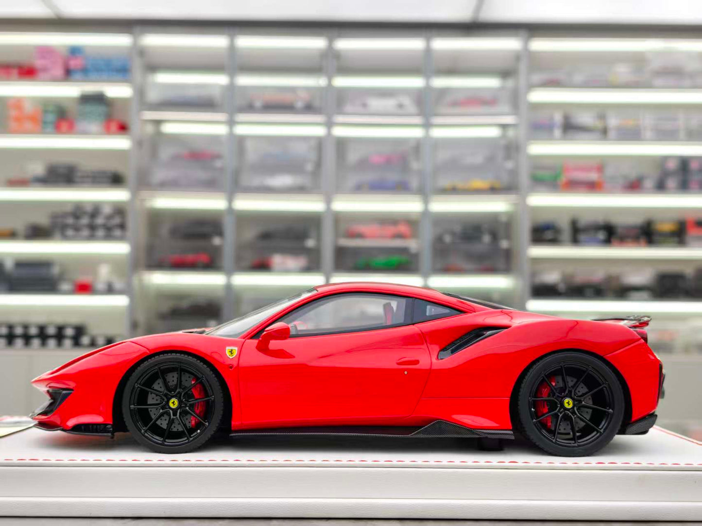 GH MODEL 1/18 Ferrari Novitec 488pista Standard Red GH005