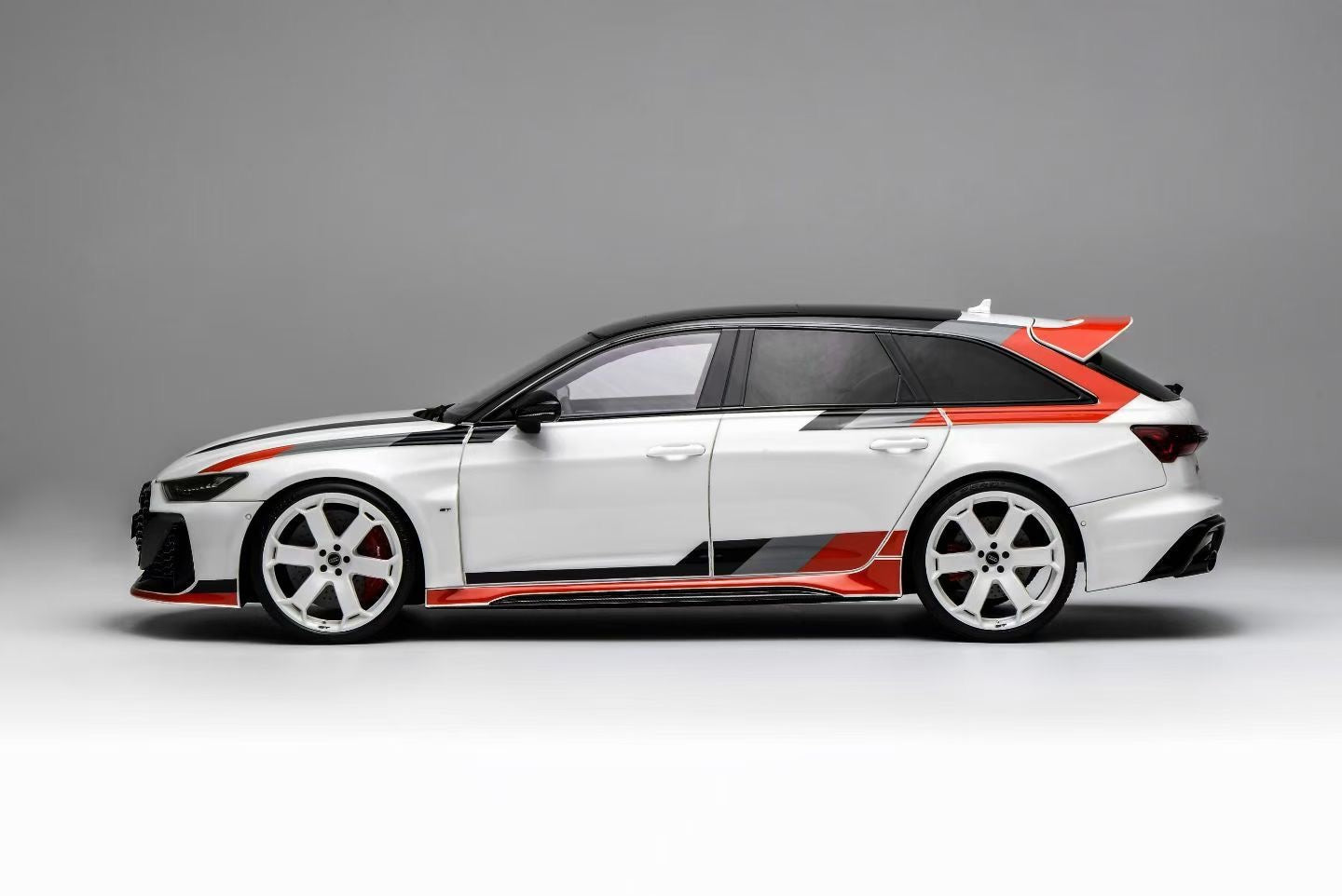 MOTORHELIX 1/18 Audi RS6 Avant GT Simulation Model Car