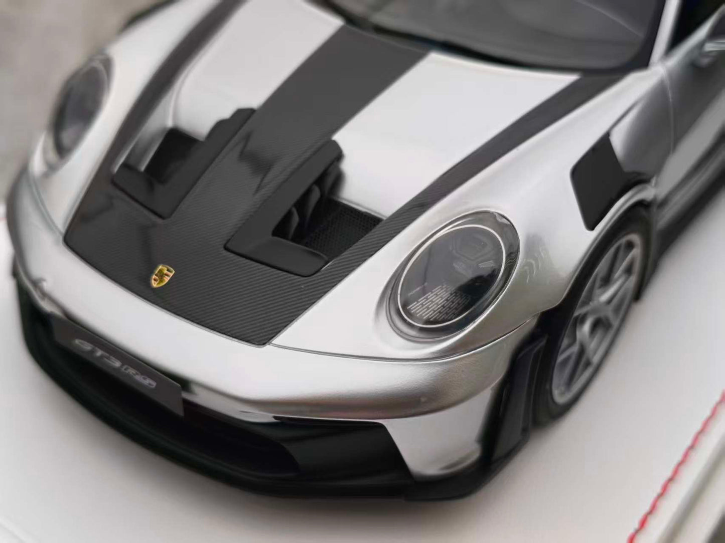 GH MODEL 1/18 Porsche 992 GT3RS GT Silver GH009
