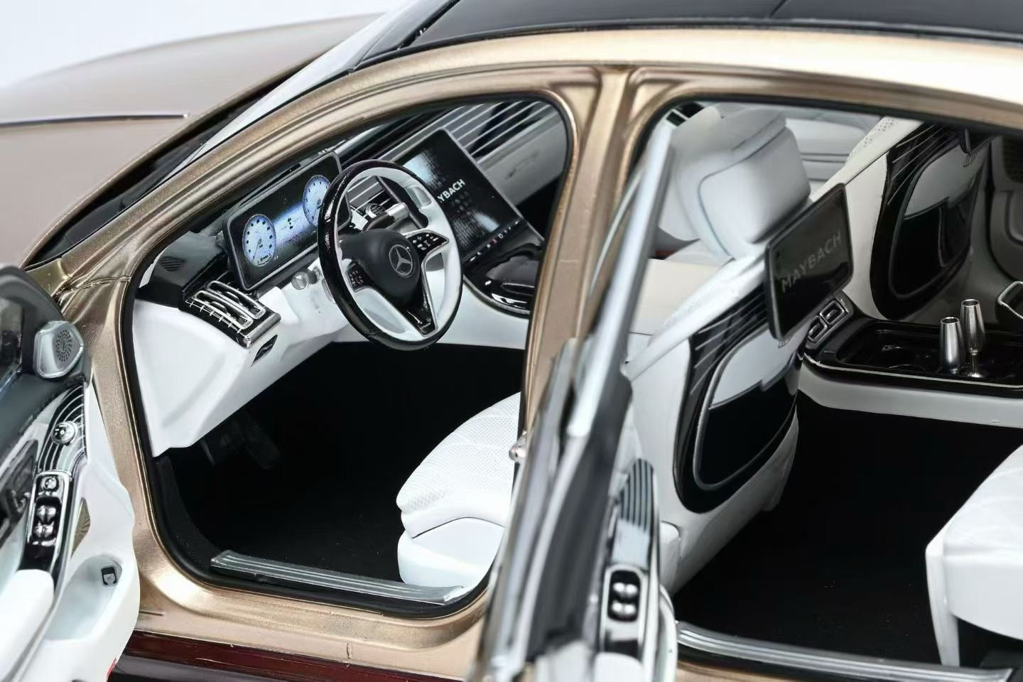 Almost Real 1/18 Mercedes-Maybach S-Class Alloy Fully Open-Piece Simulation Car Model