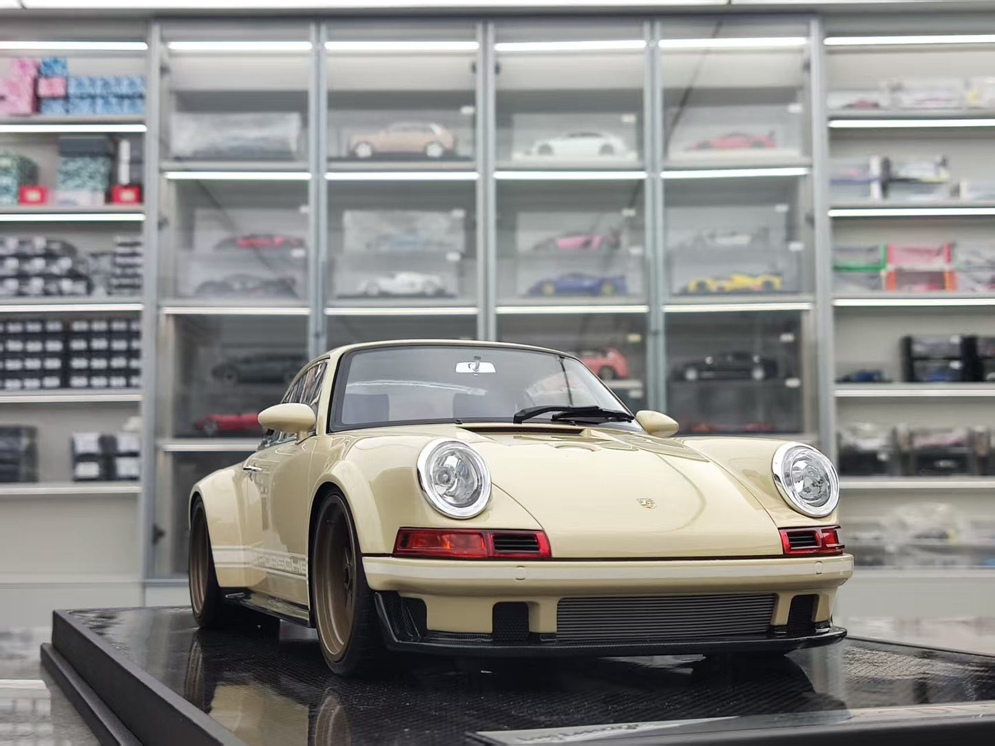 IVY 1/12 Porsche Singer DLS, Cream White SM-IVY002