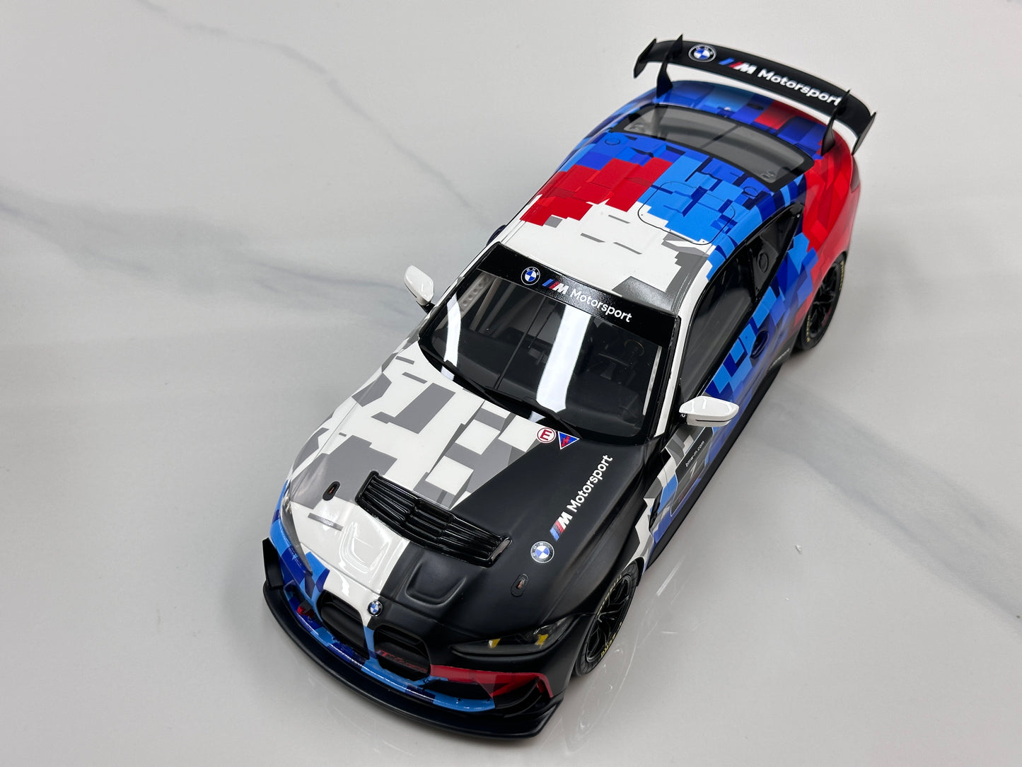 OTTO 1/18 BMW M4 GT4 White/Blue/Black OT1125