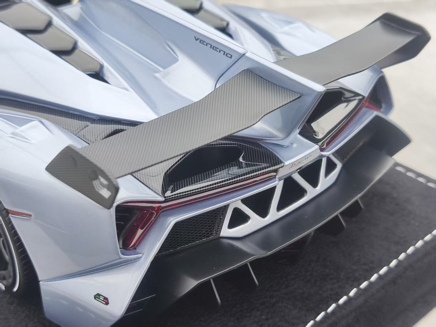 HH Model 1/18 Lamborghini Veneno Roadster, Silver Blue, HH561