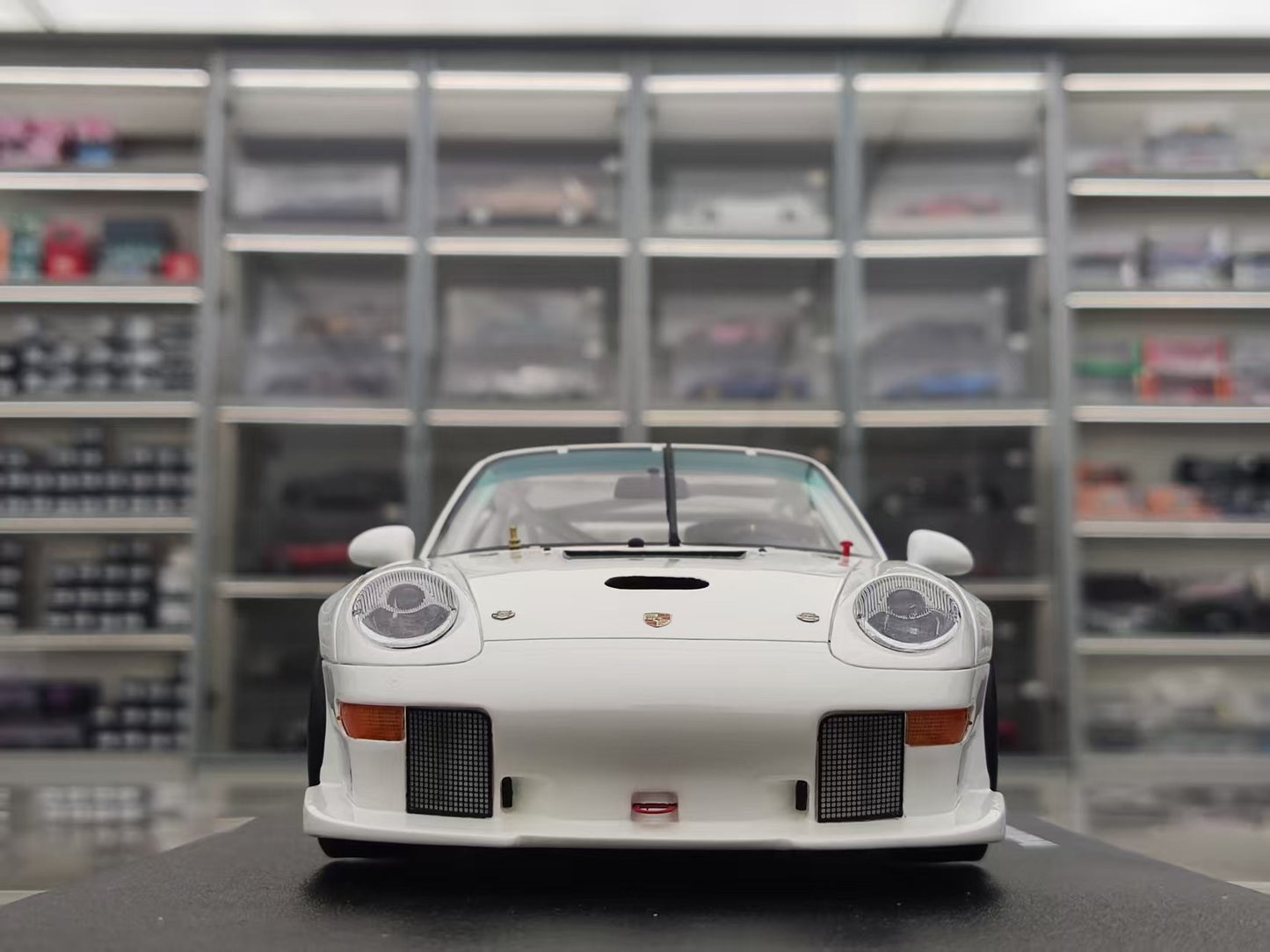 GT Spirit 1/18 Porsche 911 [993] GT2 EVO White GT532