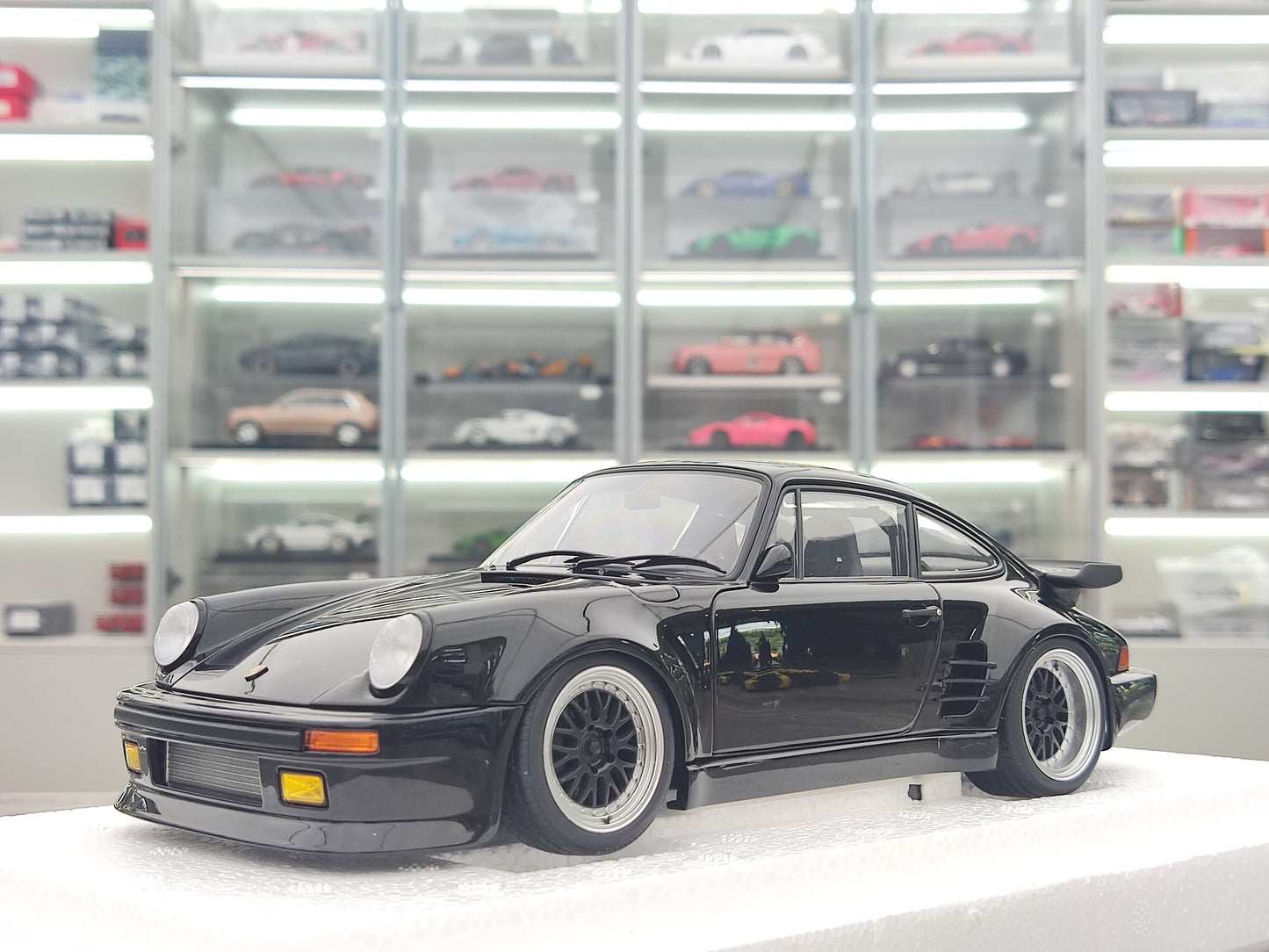 AUTO Art 1/18 Porsche 930 Turbo (BlackBird) Black 78158
